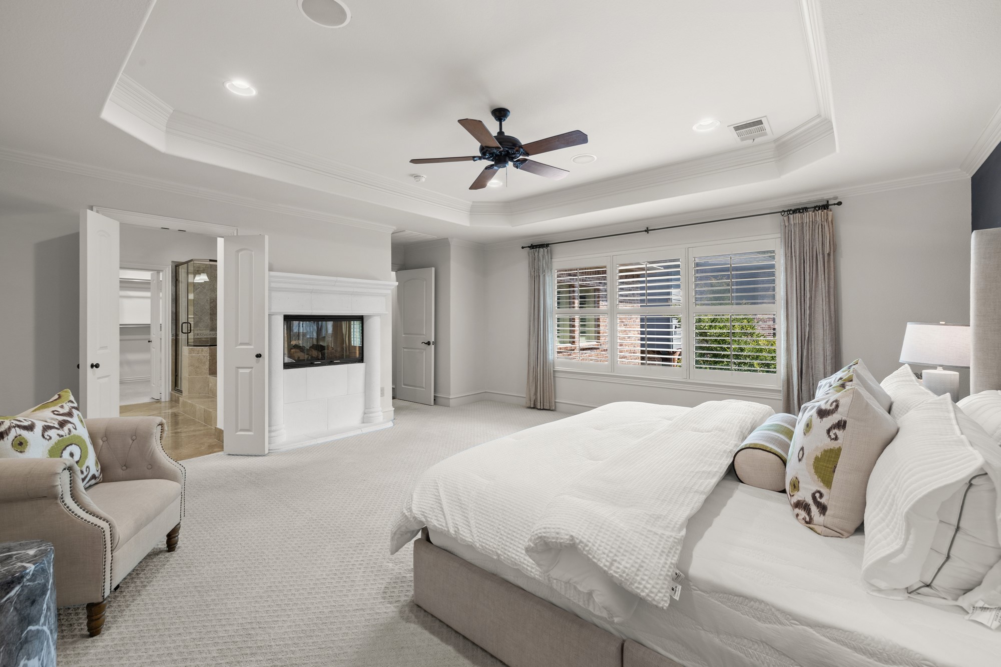 6218 Lakeshore Drive