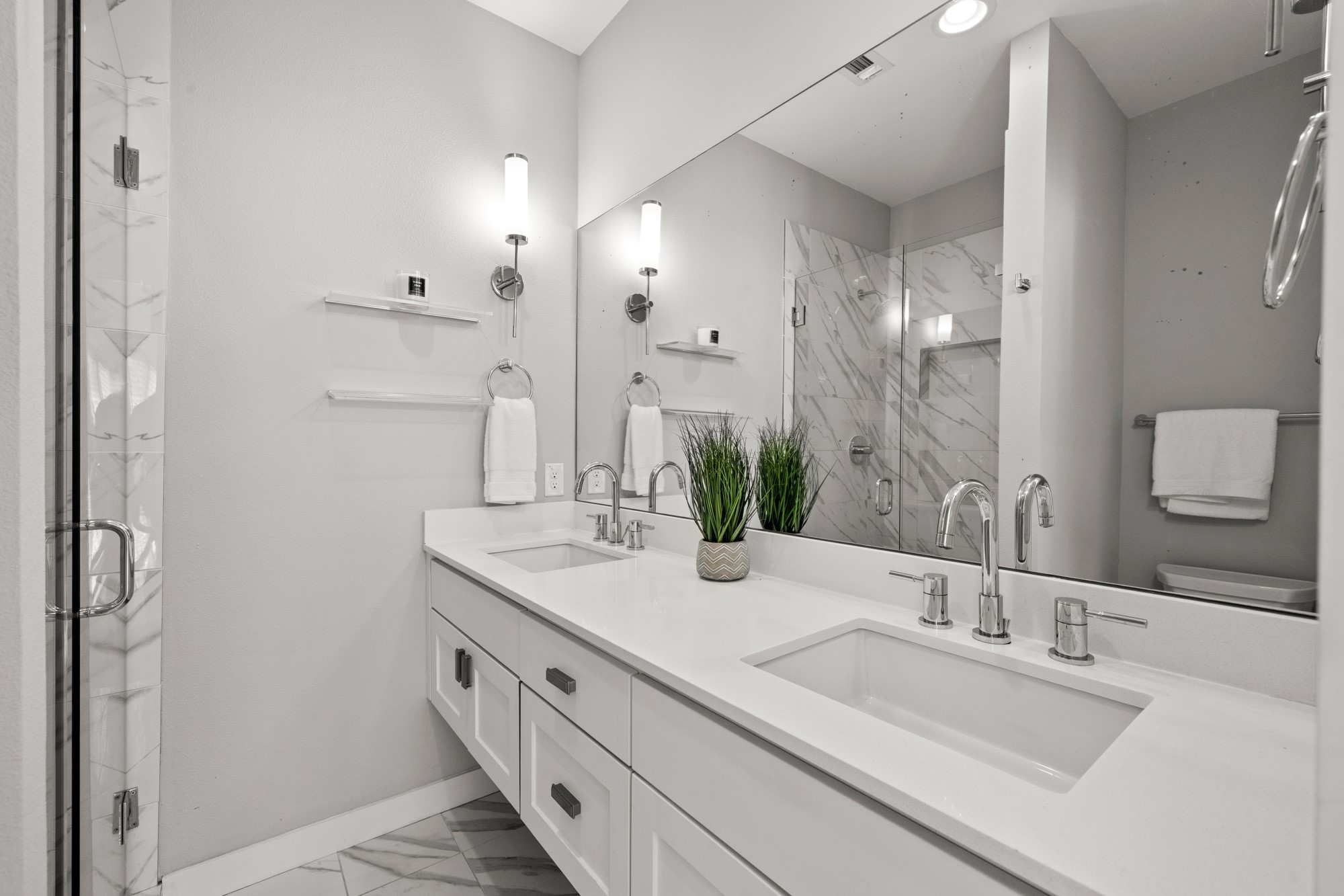 2290 N Fitzhugh Avenue 40