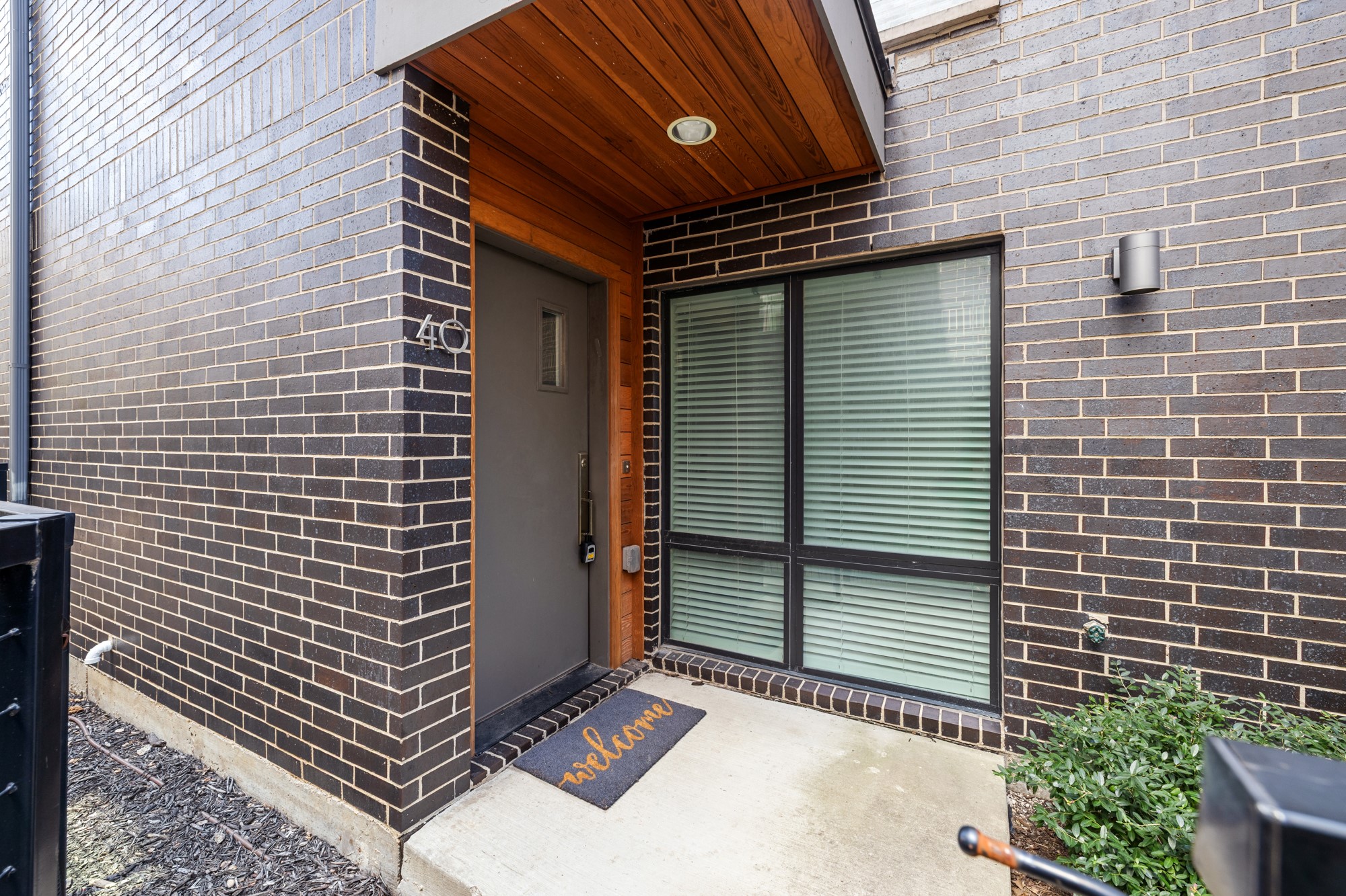 2290 N Fitzhugh Avenue 40