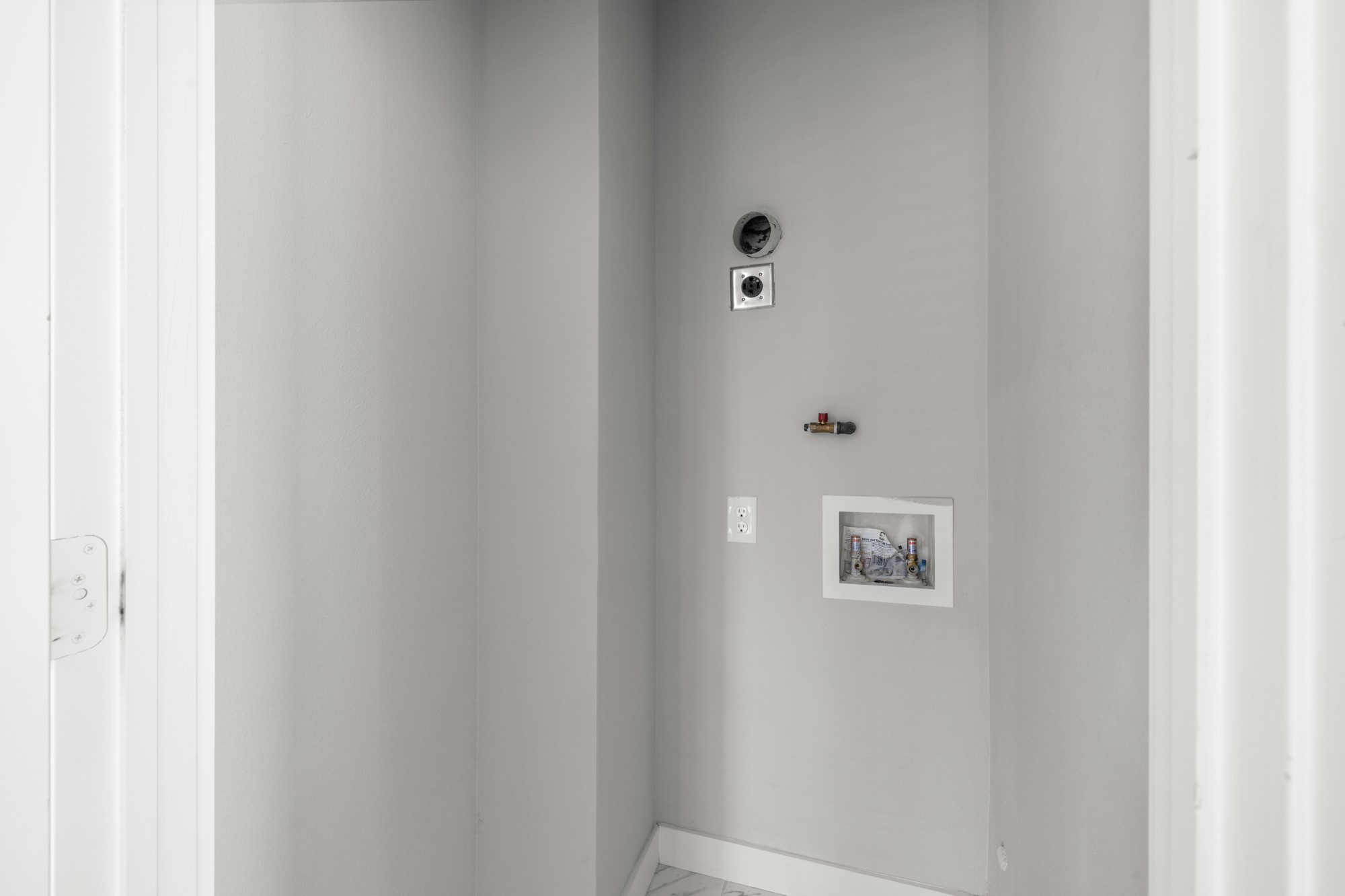 2290 N Fitzhugh Avenue 40