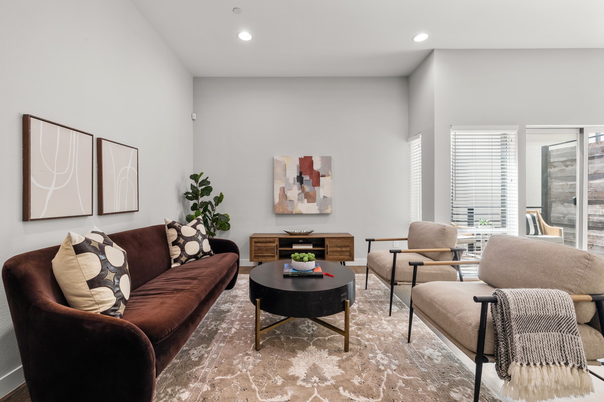 2290 N Fitzhugh Avenue 40