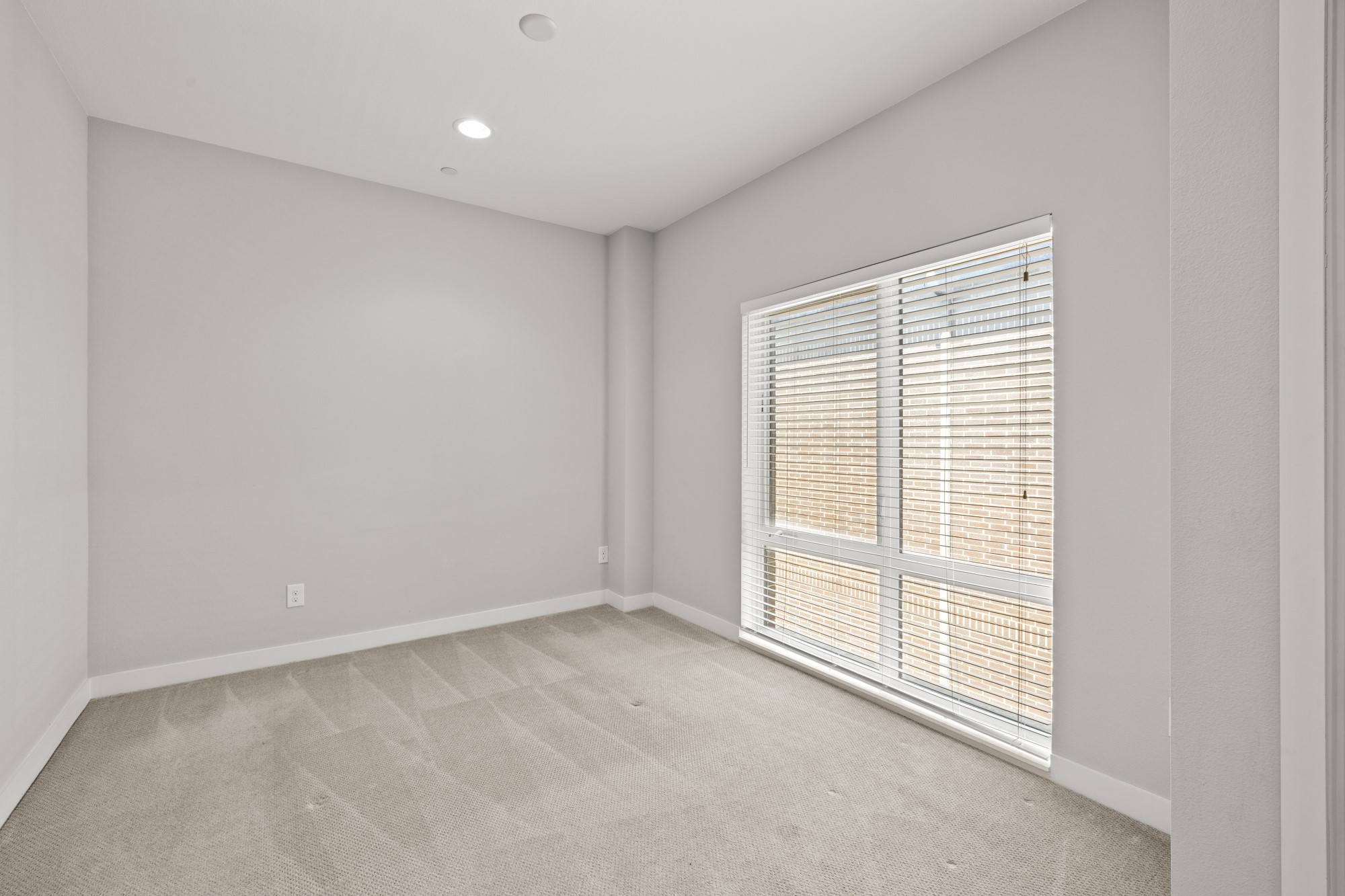 2290 N Fitzhugh Avenue 40