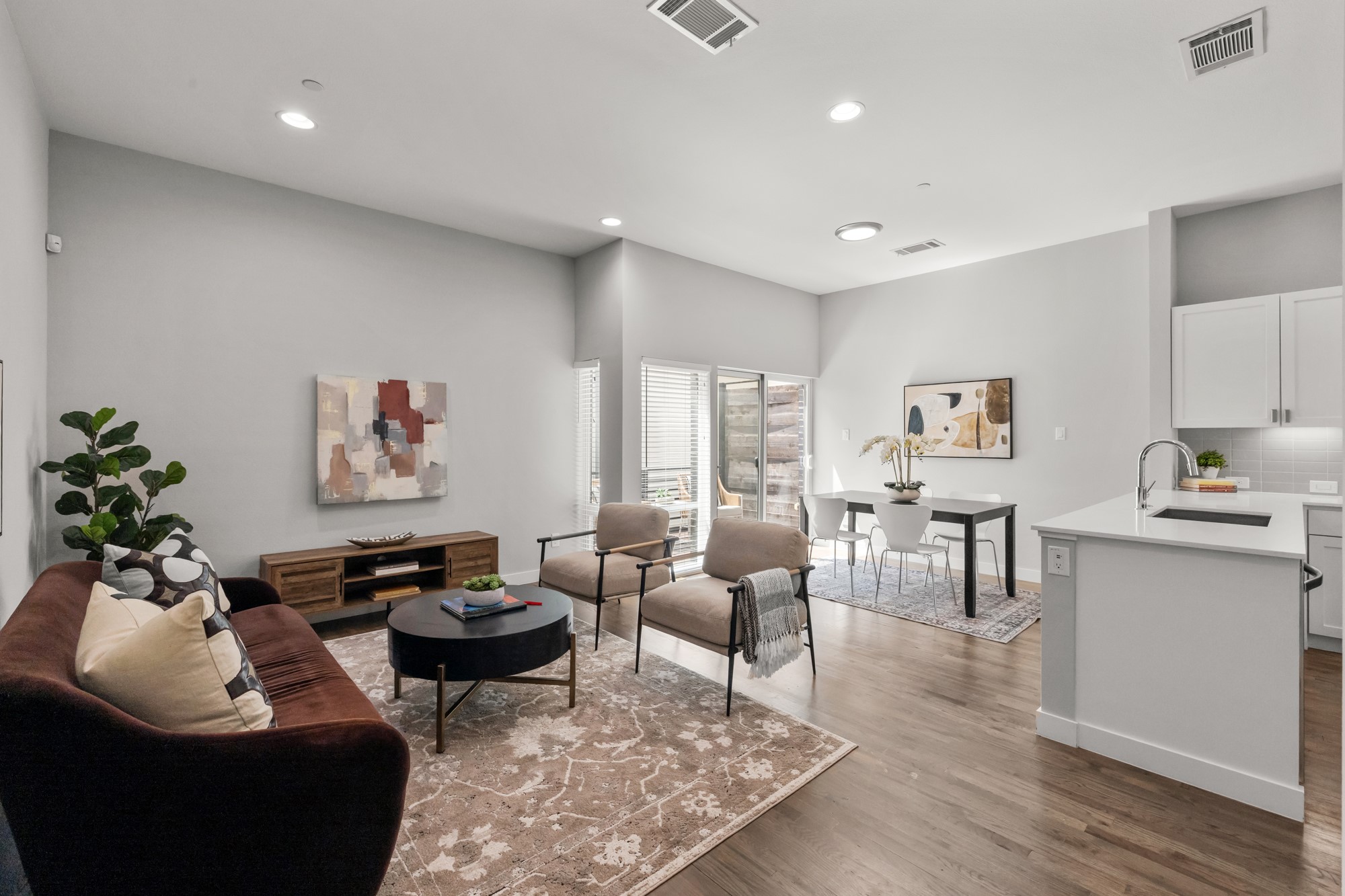 2290 N Fitzhugh Avenue 40