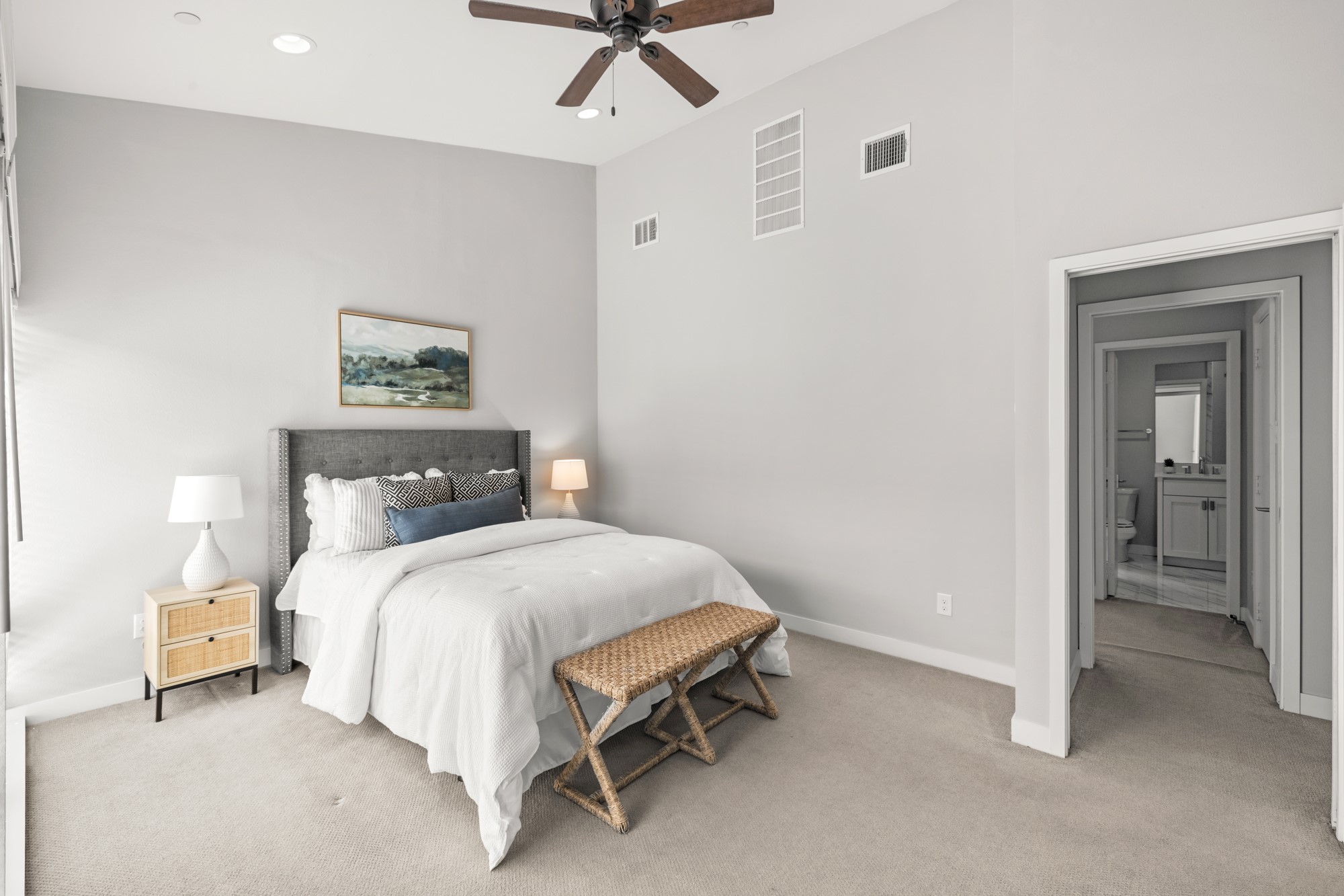 2290 N Fitzhugh Avenue 40