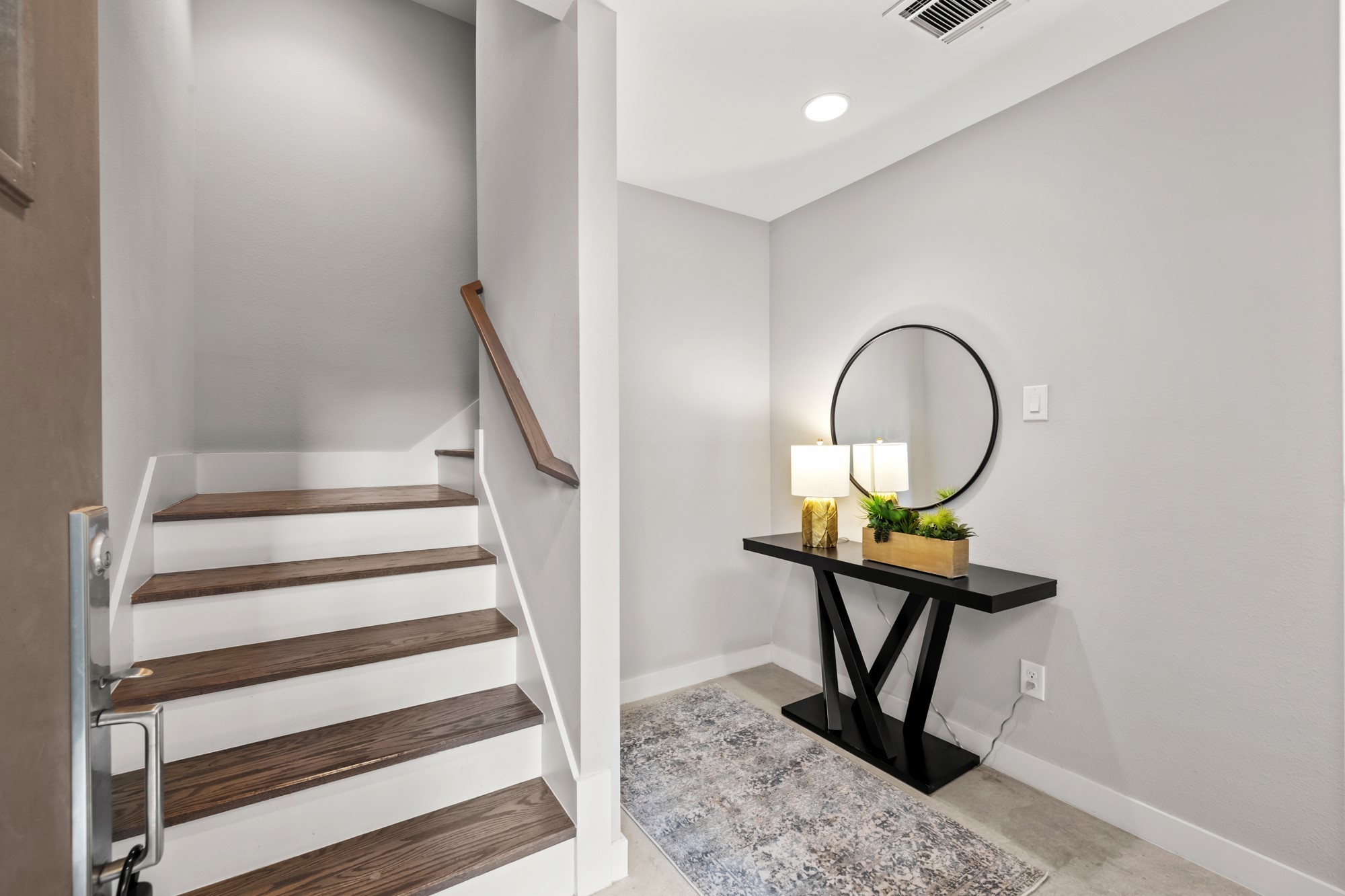 2290 N Fitzhugh Avenue 40