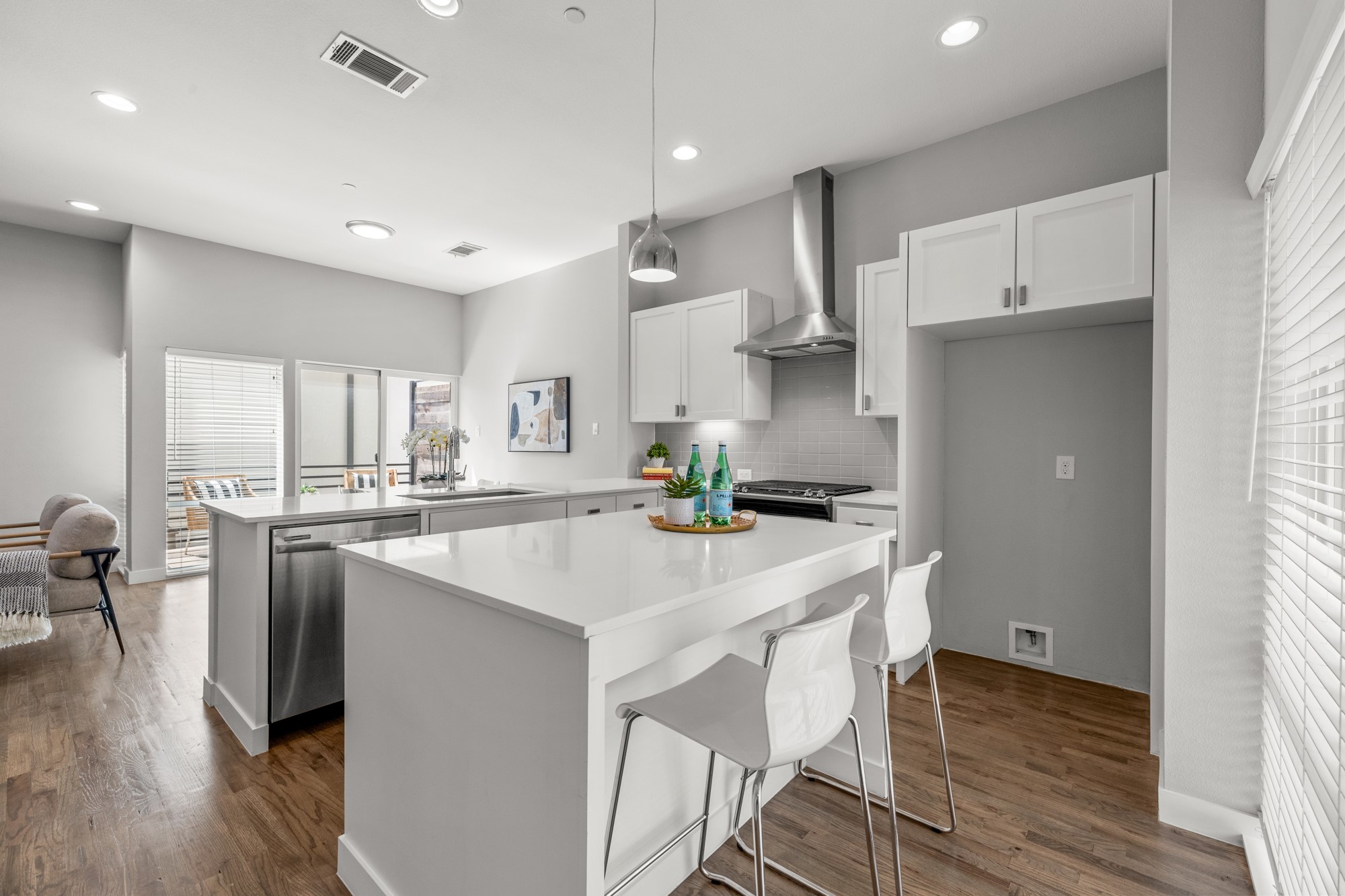 2290 N Fitzhugh Avenue 40