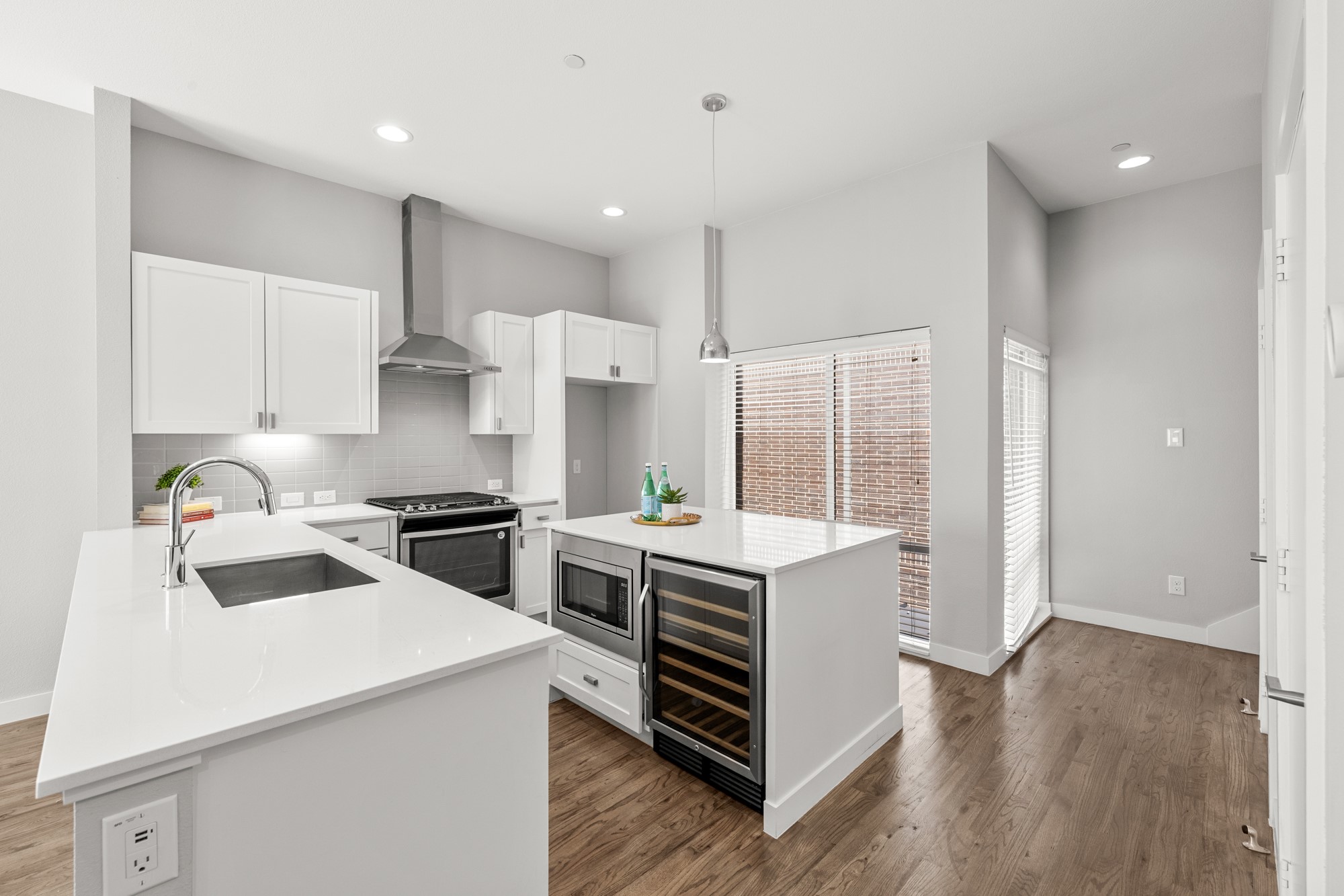 2290 N Fitzhugh Avenue 40