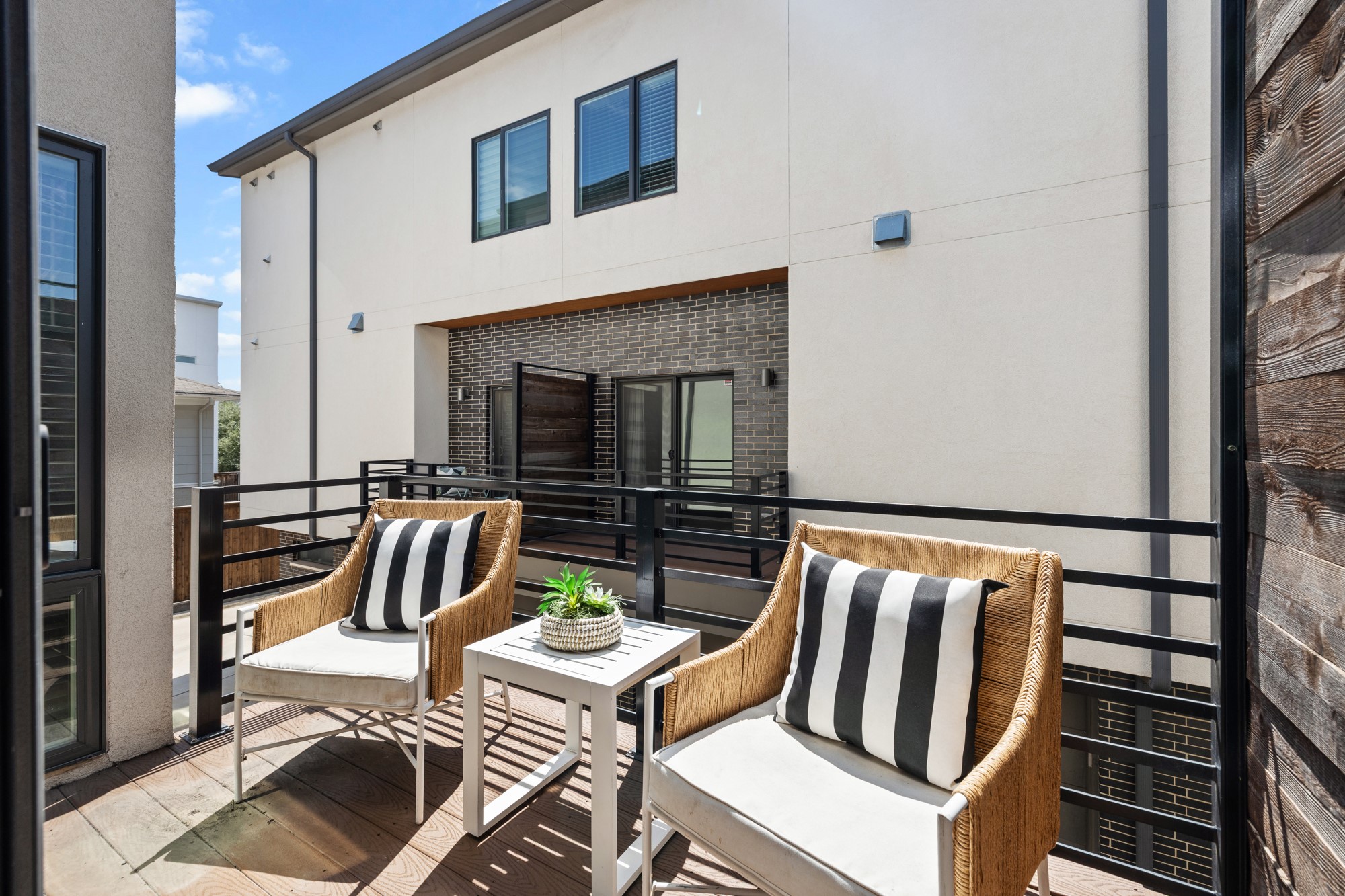 2290 N Fitzhugh Avenue 40