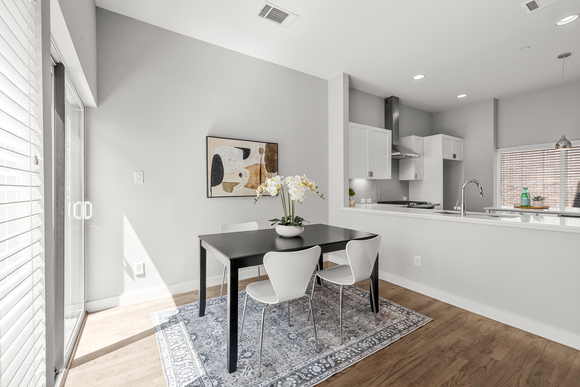 2290 N Fitzhugh Avenue 40