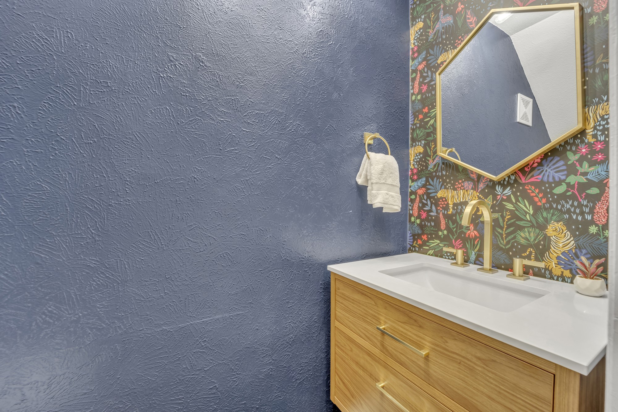 7462 E Northwest Highway 128