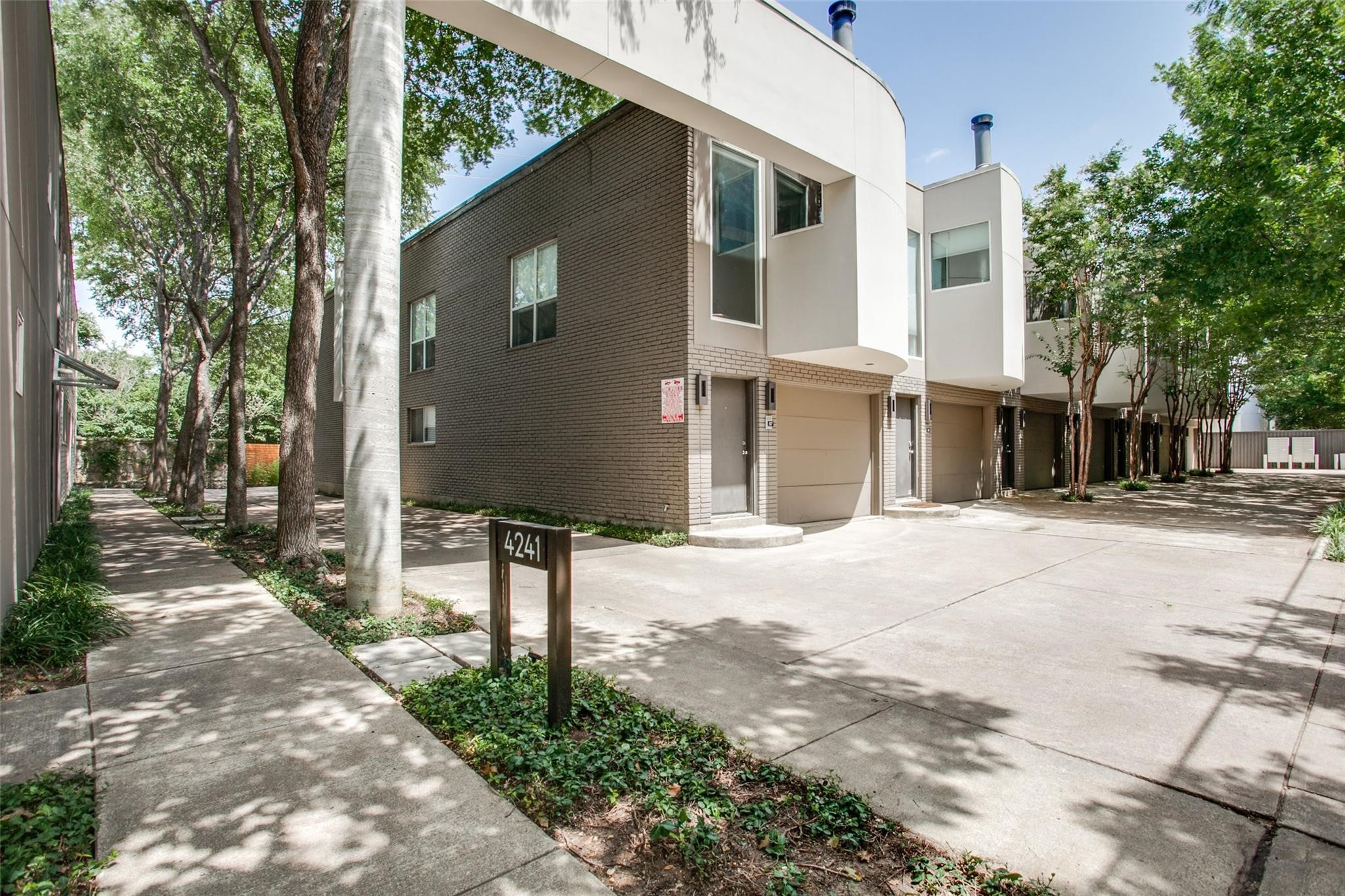 4241 Buena Vista Street 4