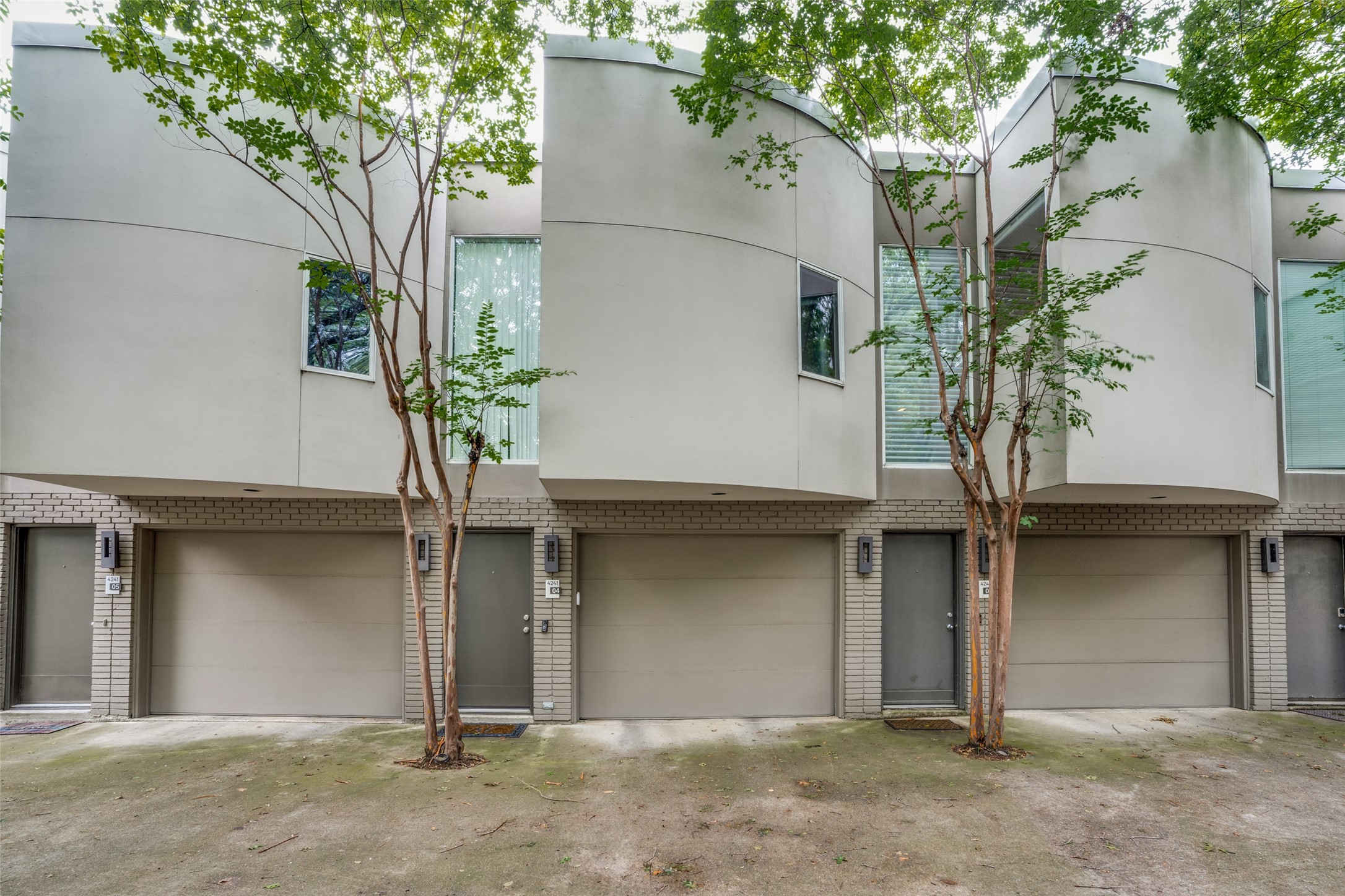 4241 Buena Vista Street 4
