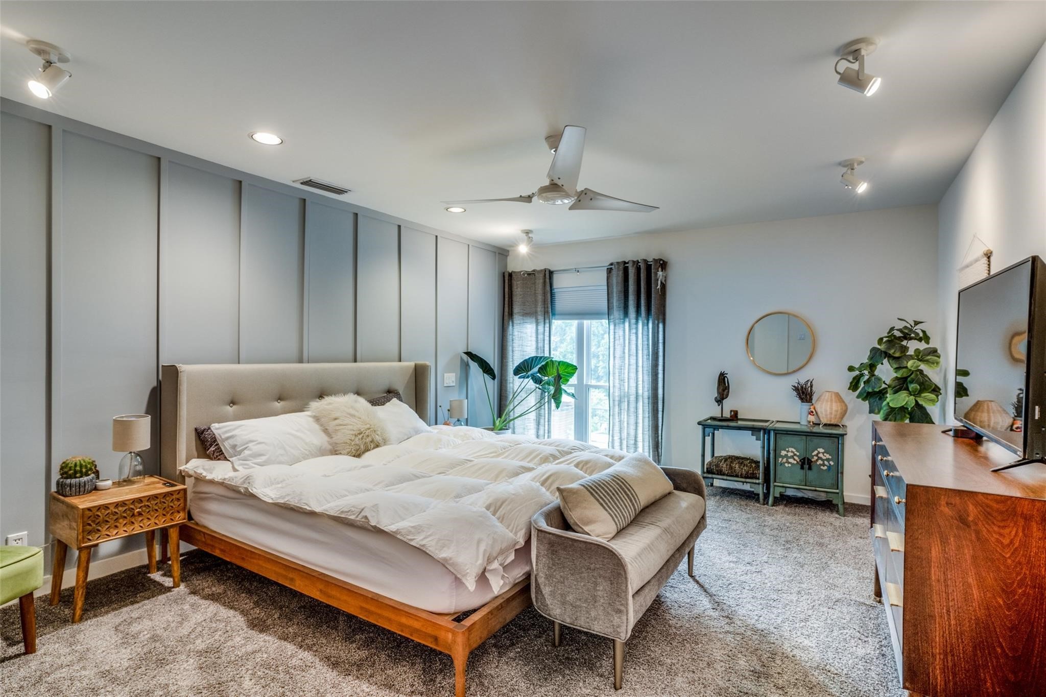 4241 Buena Vista Street 4