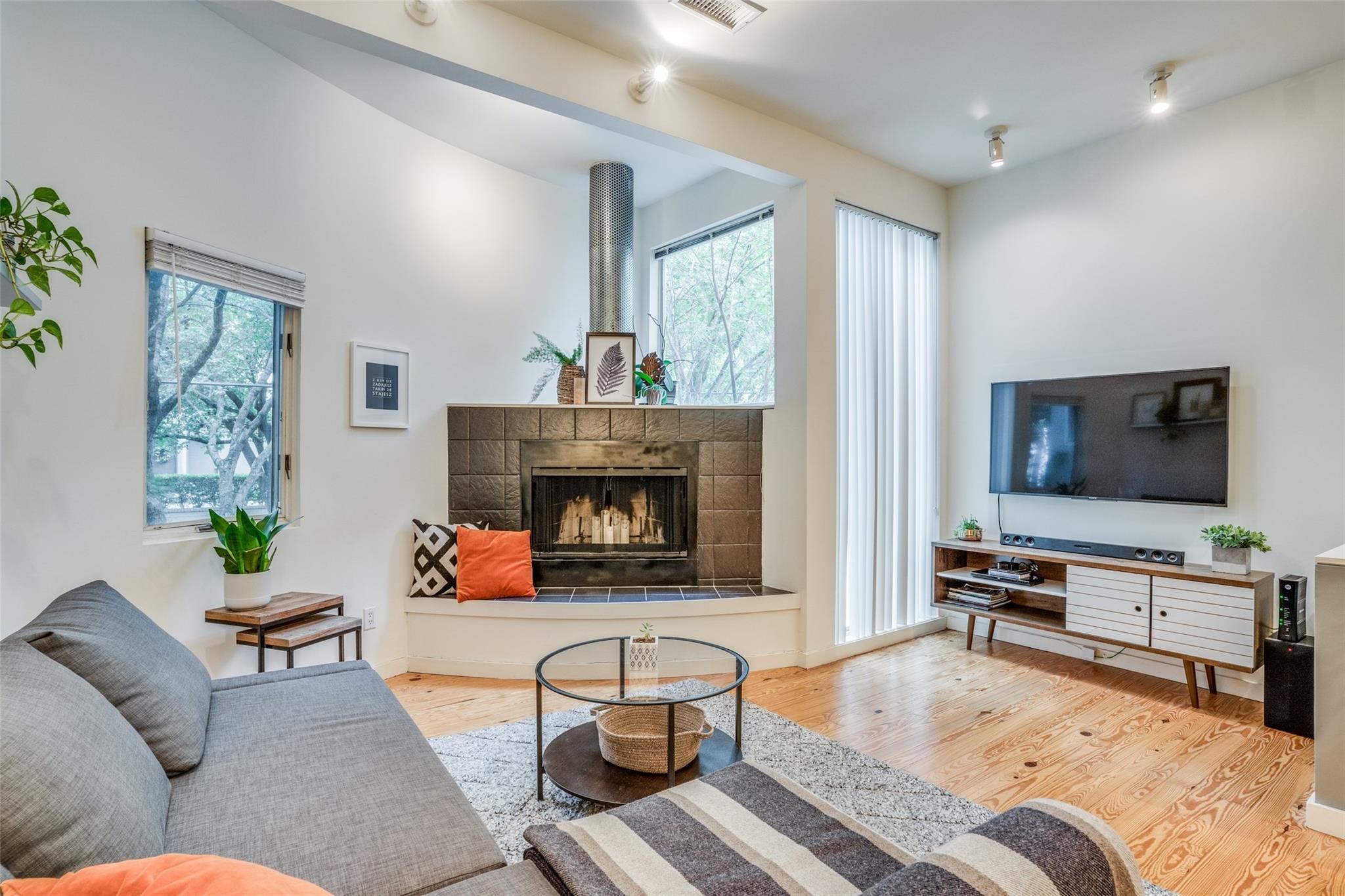 4241 Buena Vista Street 4