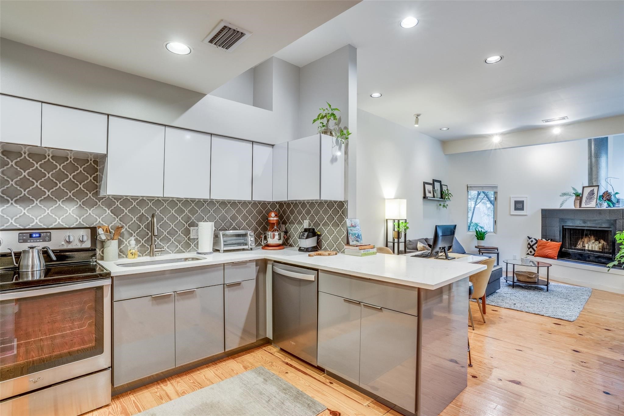 4241 Buena Vista Street 4