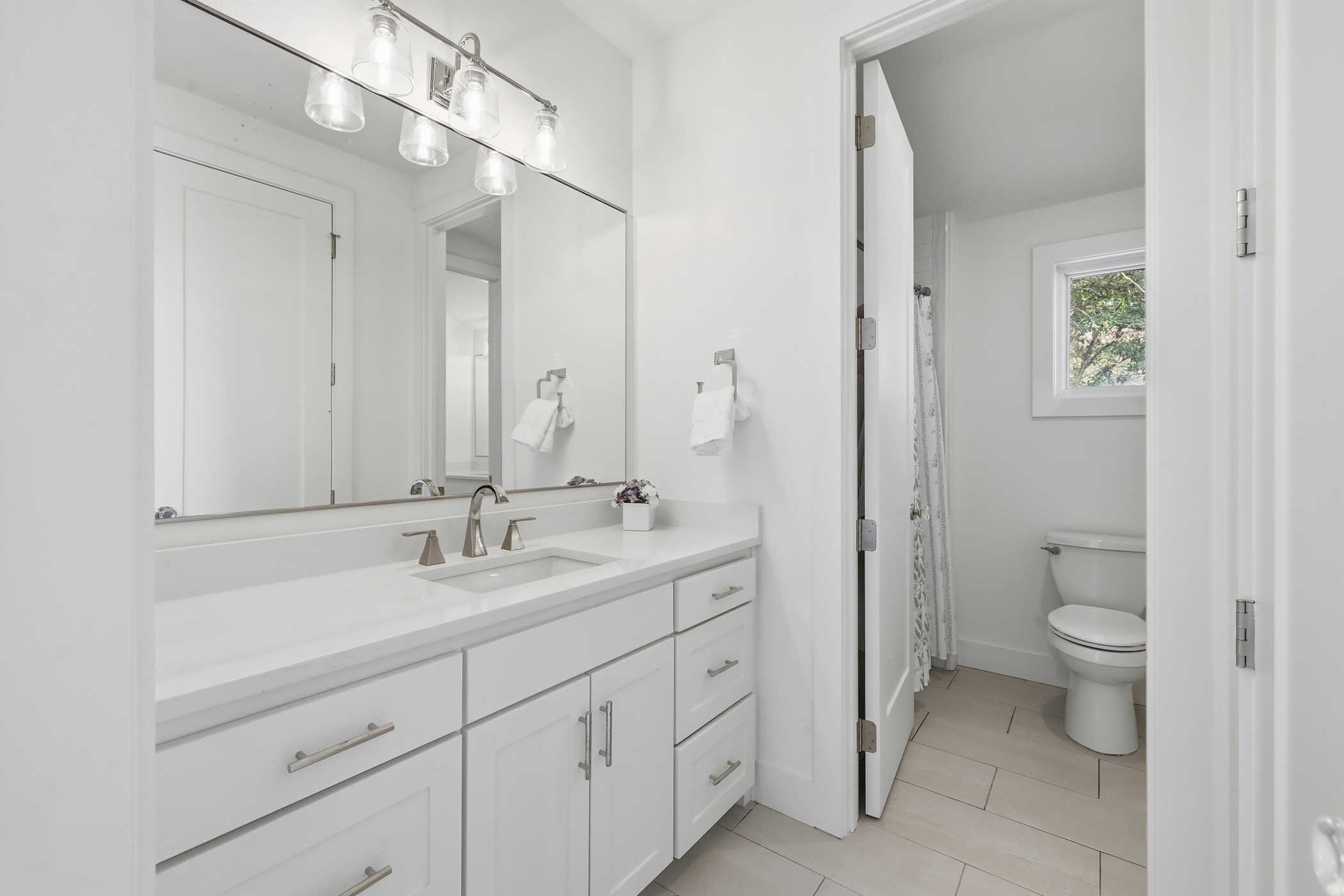 6472 Vanderbilt Avenue