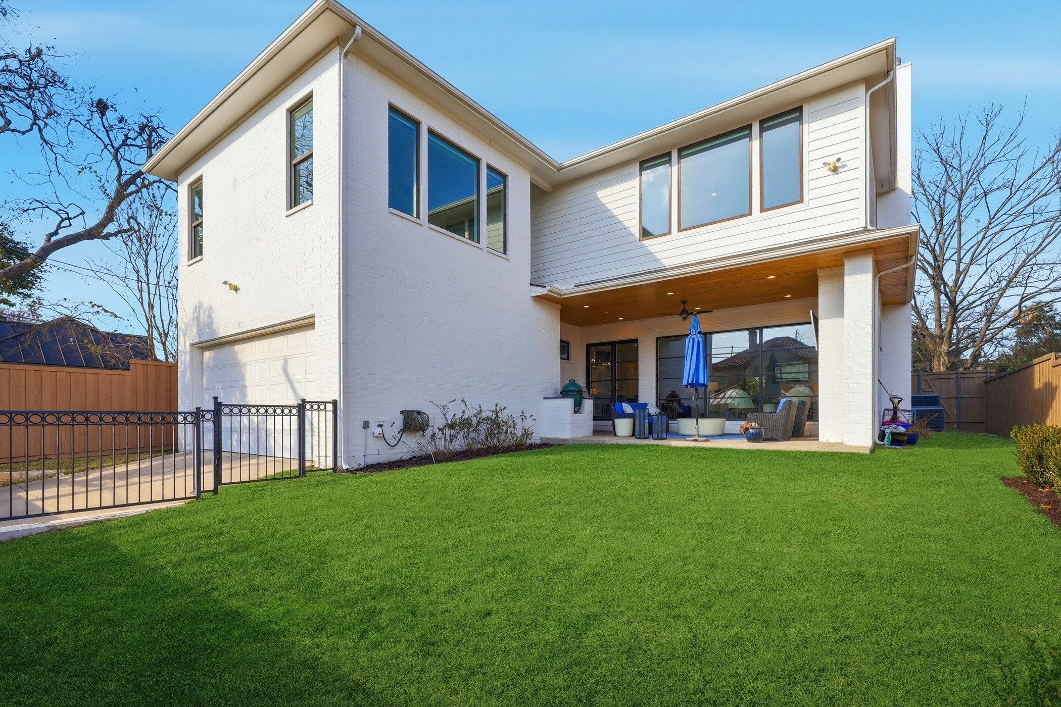 6472 Vanderbilt Avenue