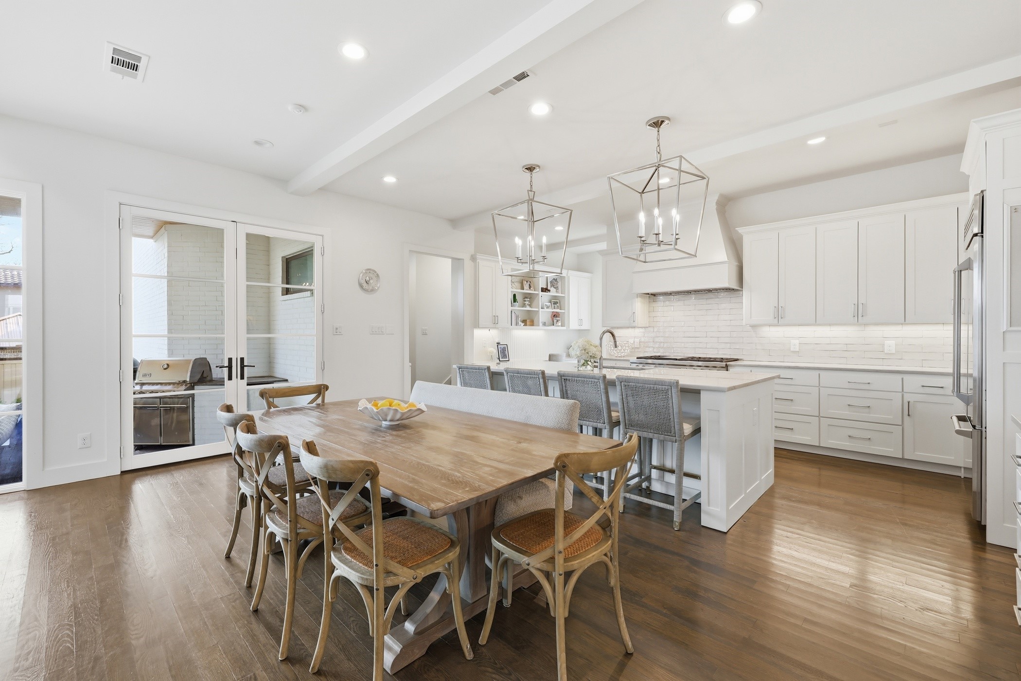 6472 Vanderbilt Avenue