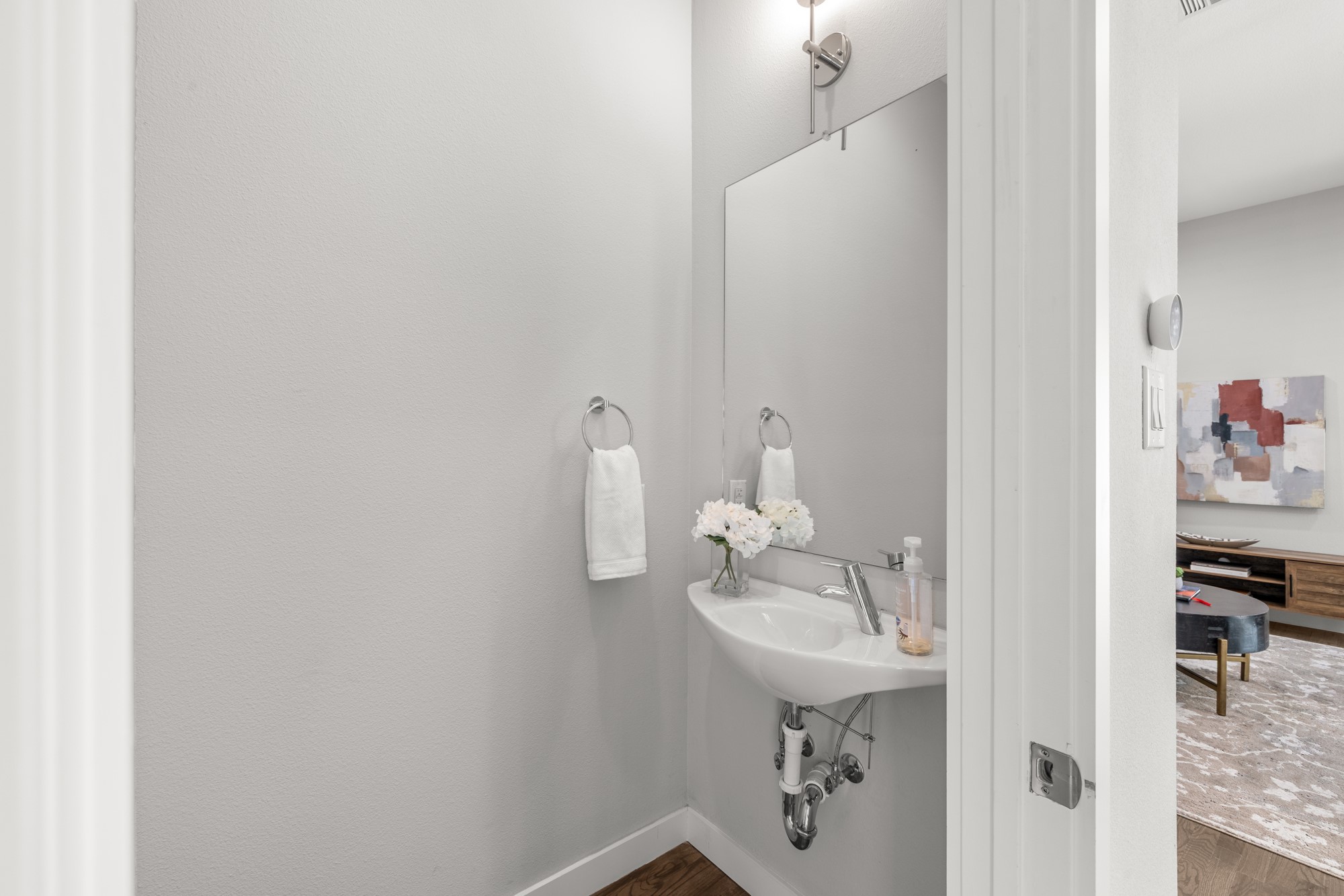 2290 N Fitzhugh Avenue 40