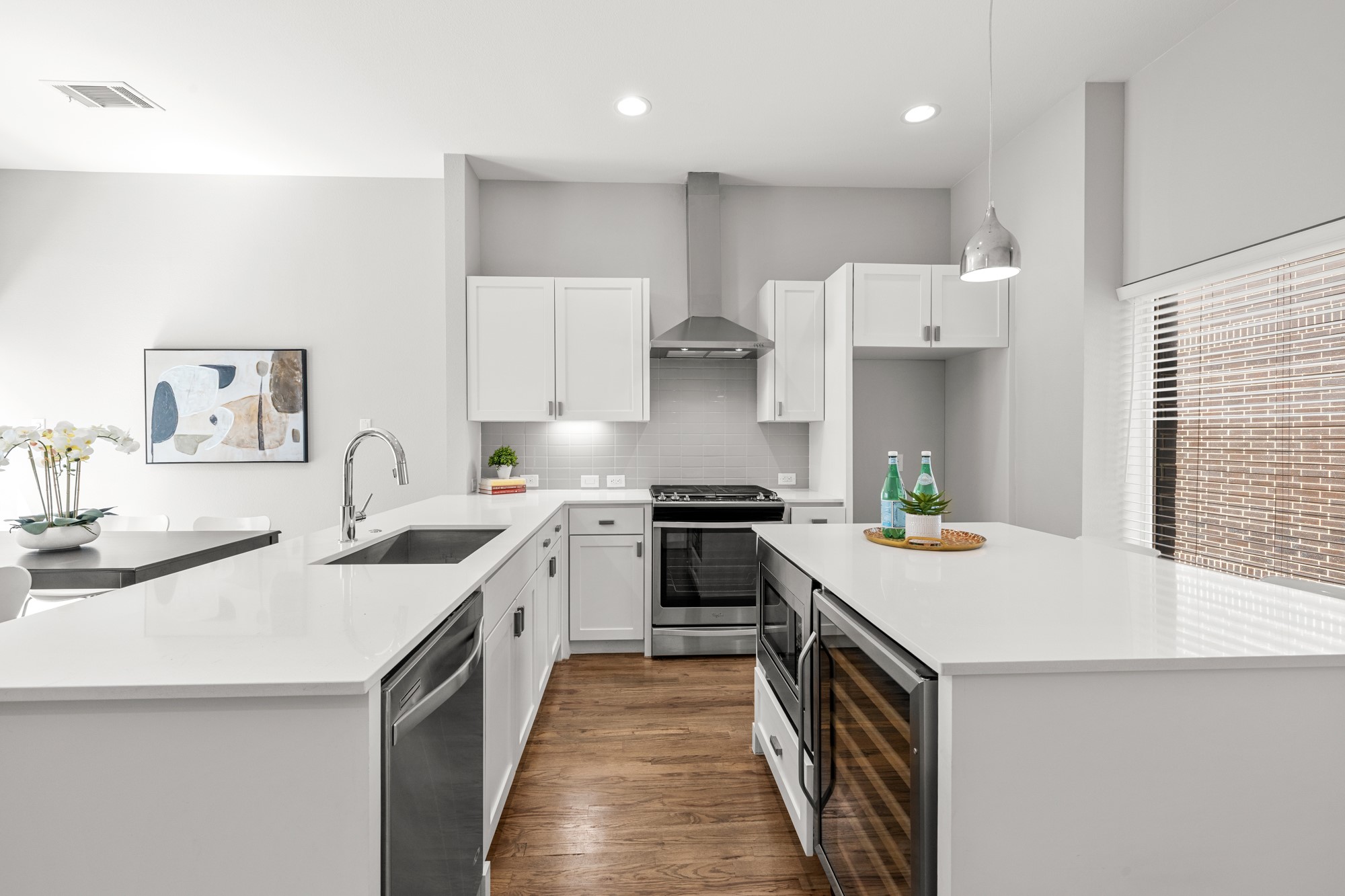 2290 N Fitzhugh Avenue 40