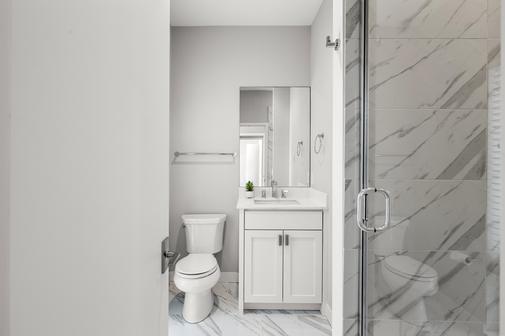 2290 N Fitzhugh Avenue 40