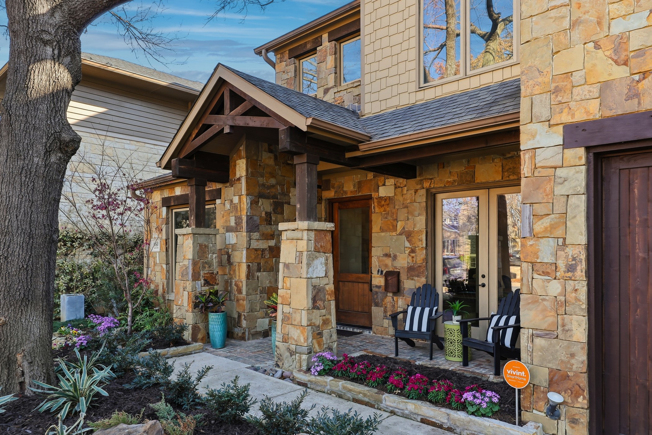 6840 Casa Loma Avenue