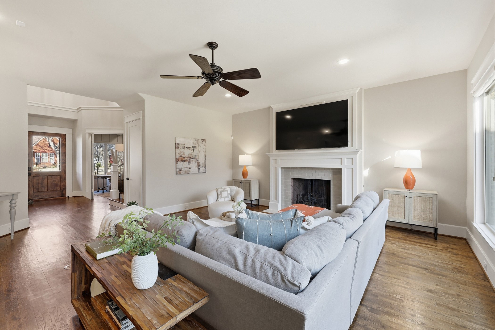 6840 Casa Loma Avenue