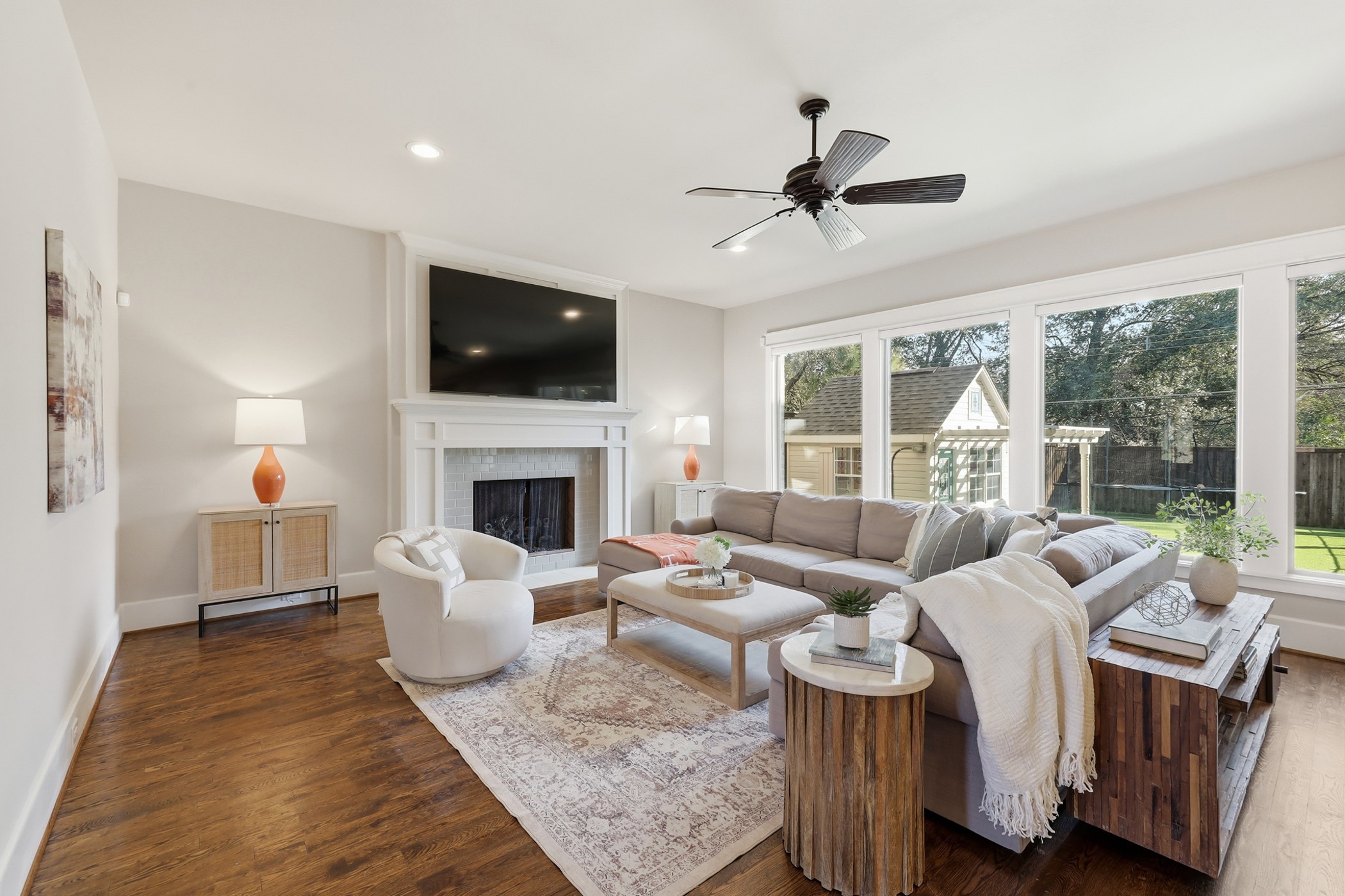 6840 Casa Loma Avenue