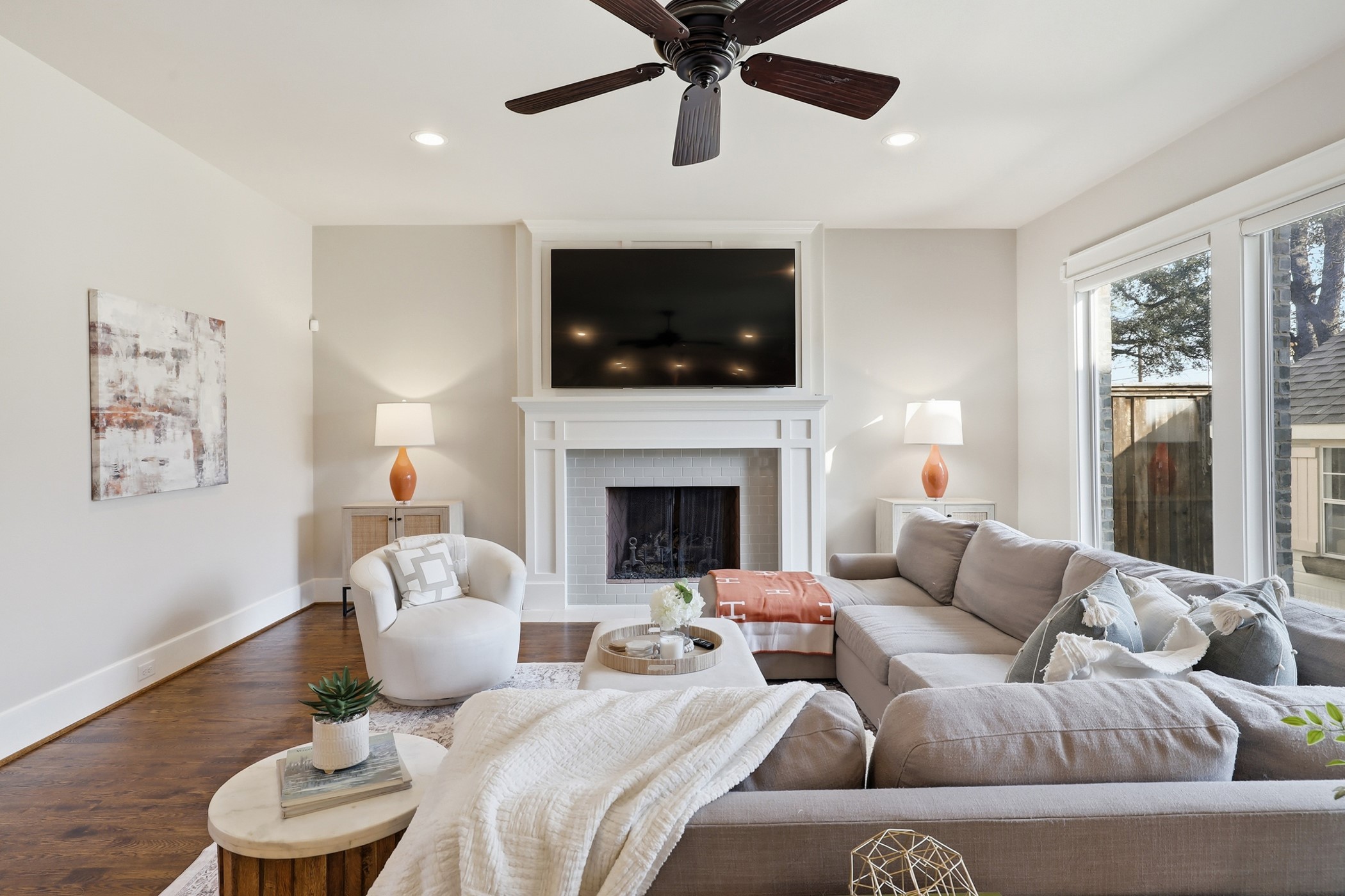 6840 Casa Loma Avenue