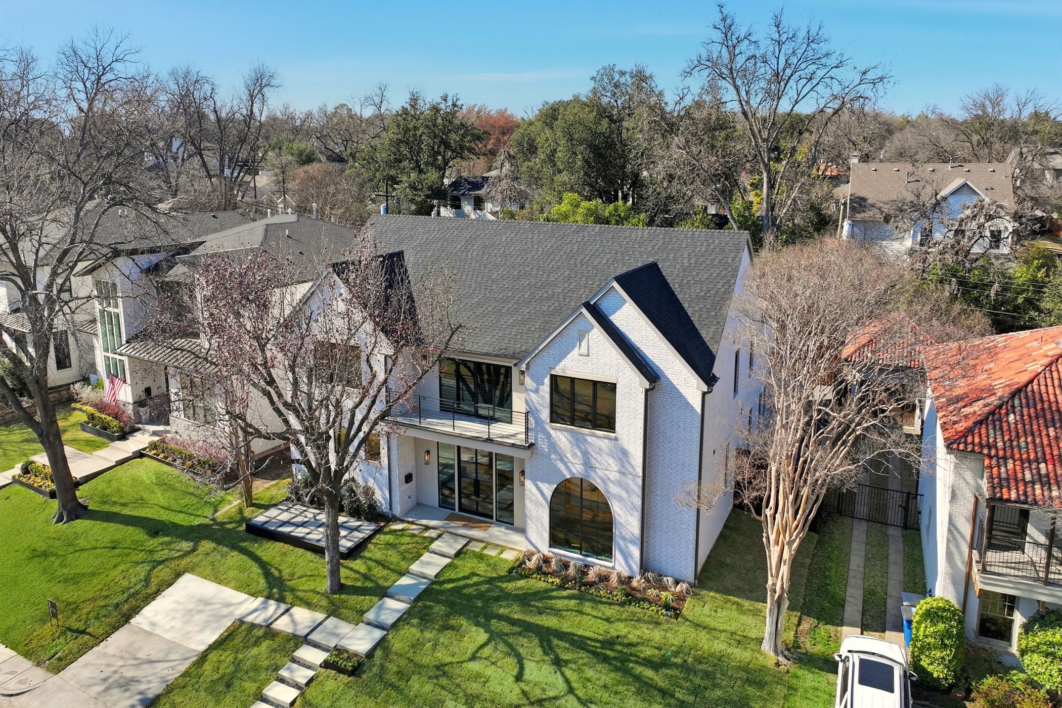 6443 Lake Circle Drive