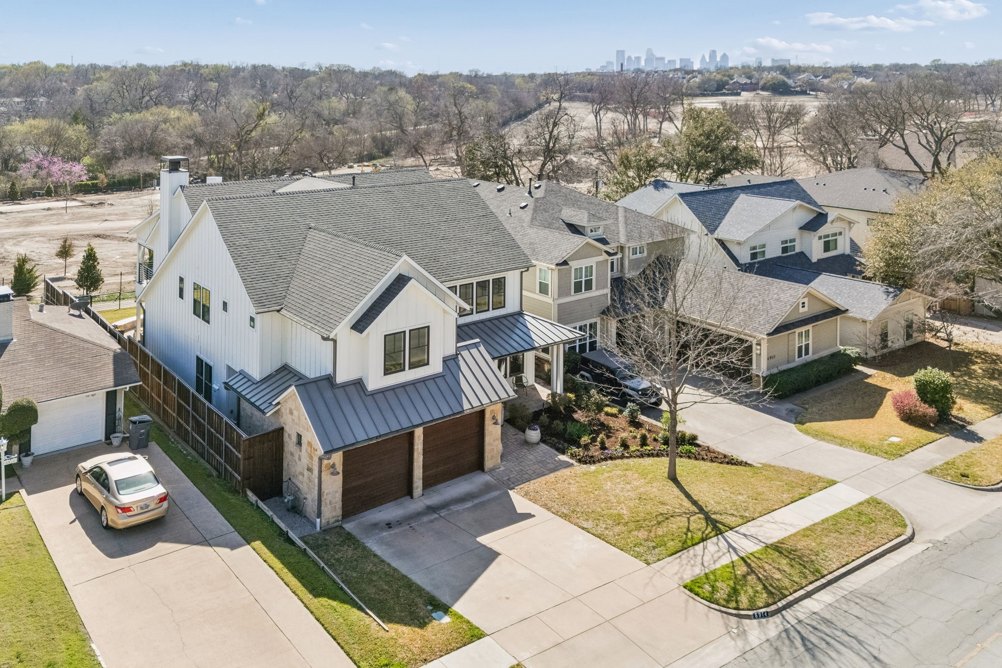 6914 La Vista Drive