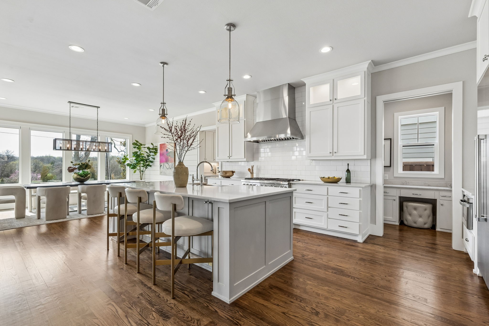 6914 La Vista Drive