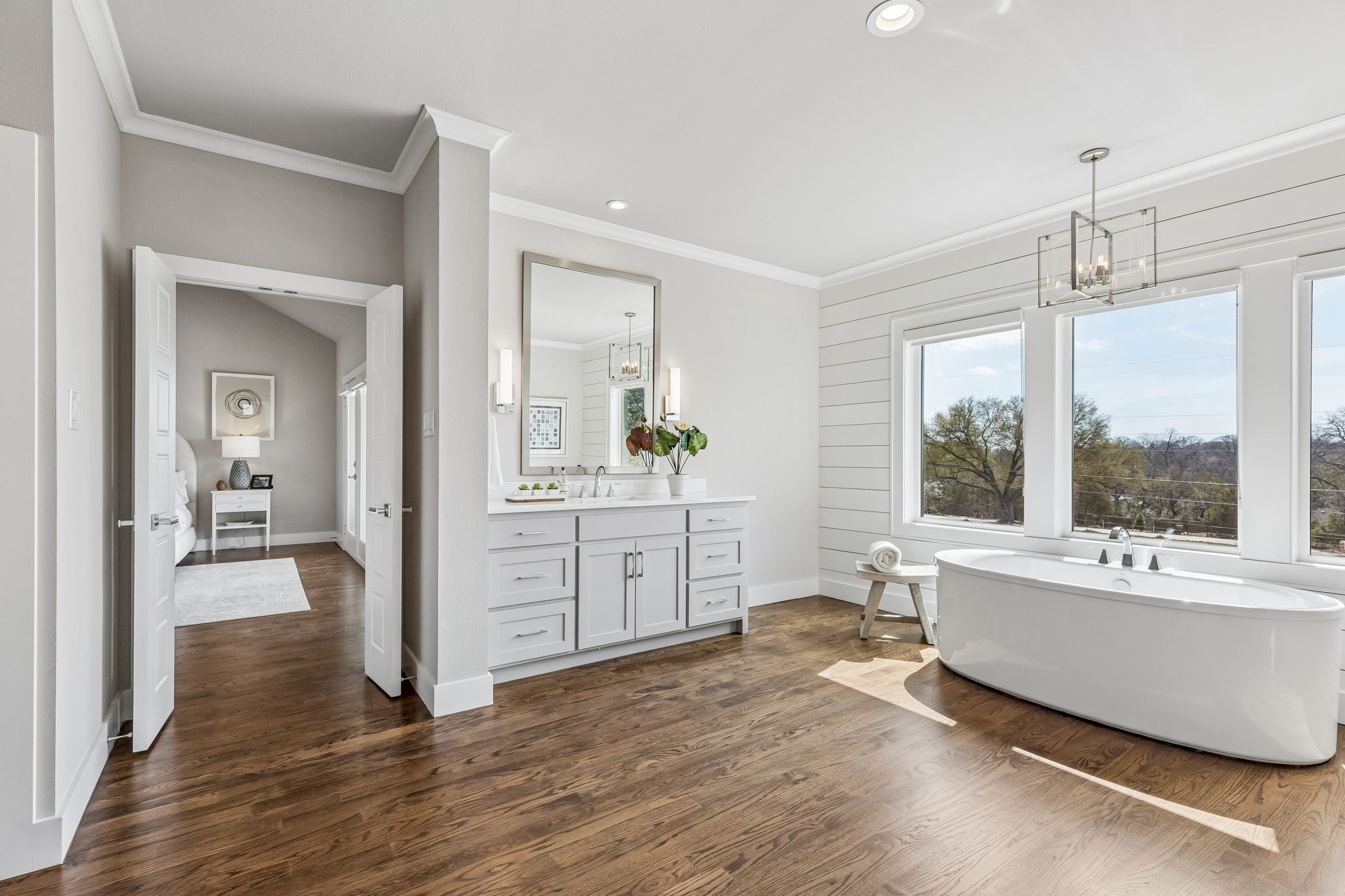 6914 La Vista Drive