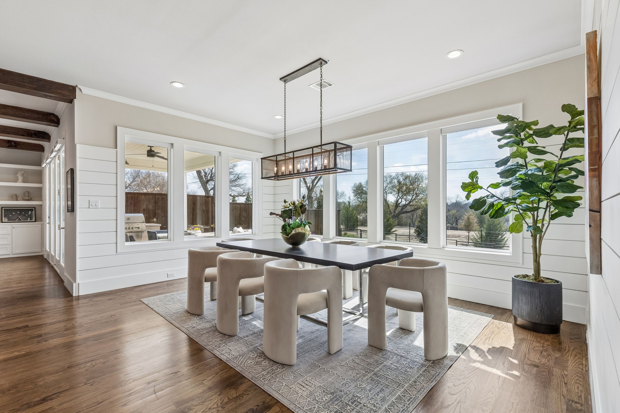 6914 La Vista Drive