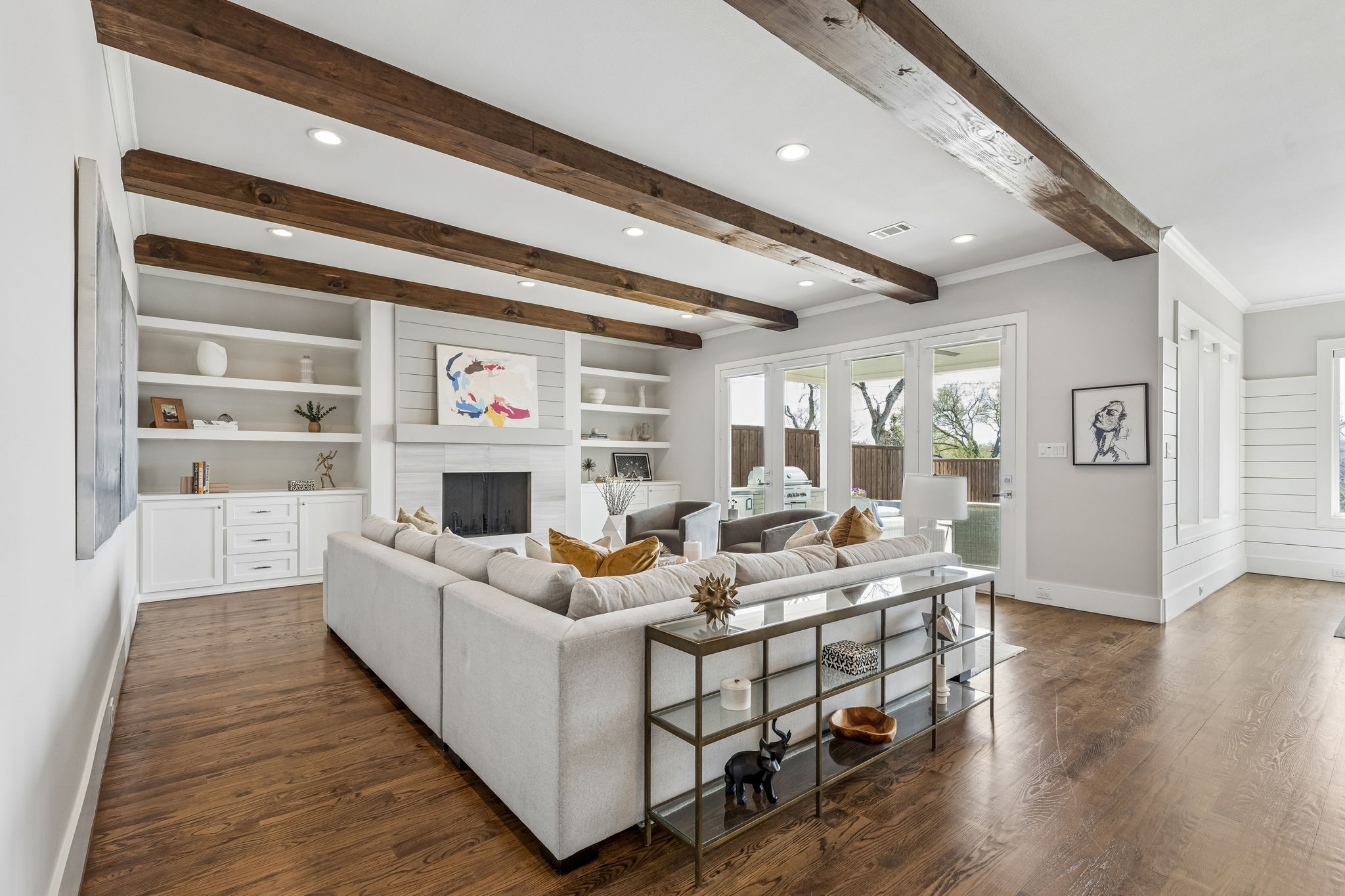 6914 La Vista Drive