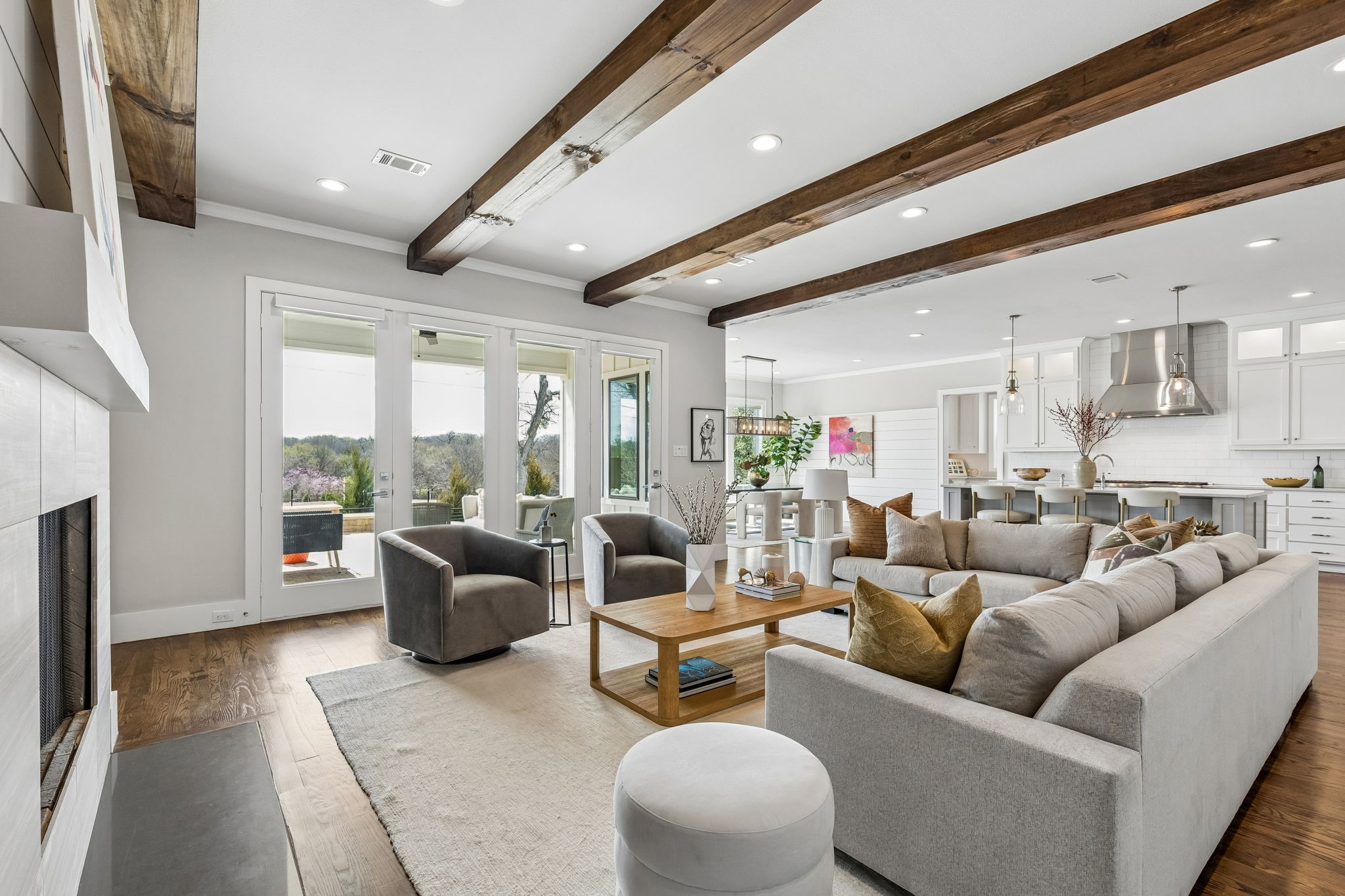 6914 La Vista Drive