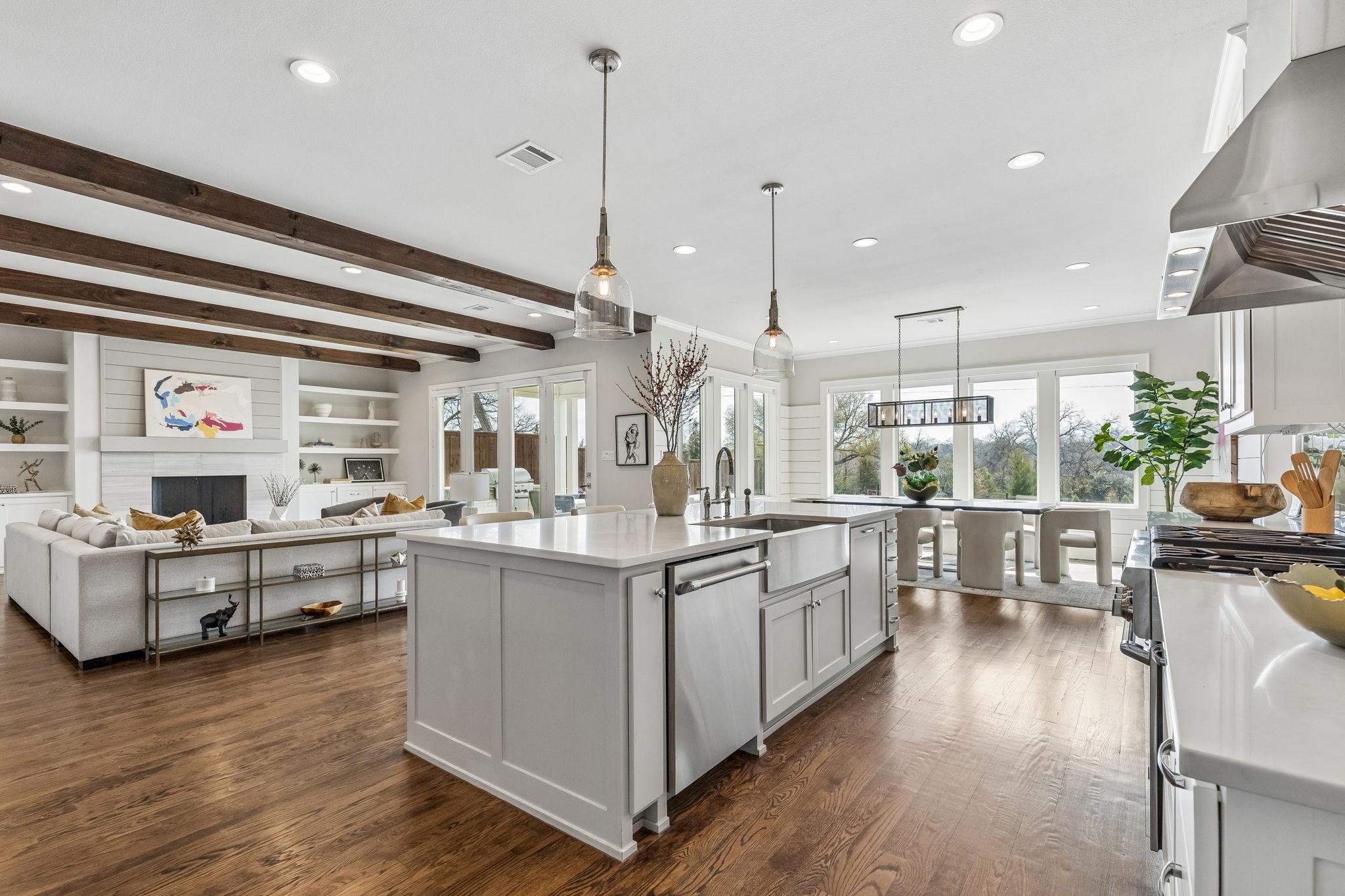 6914 La Vista Drive