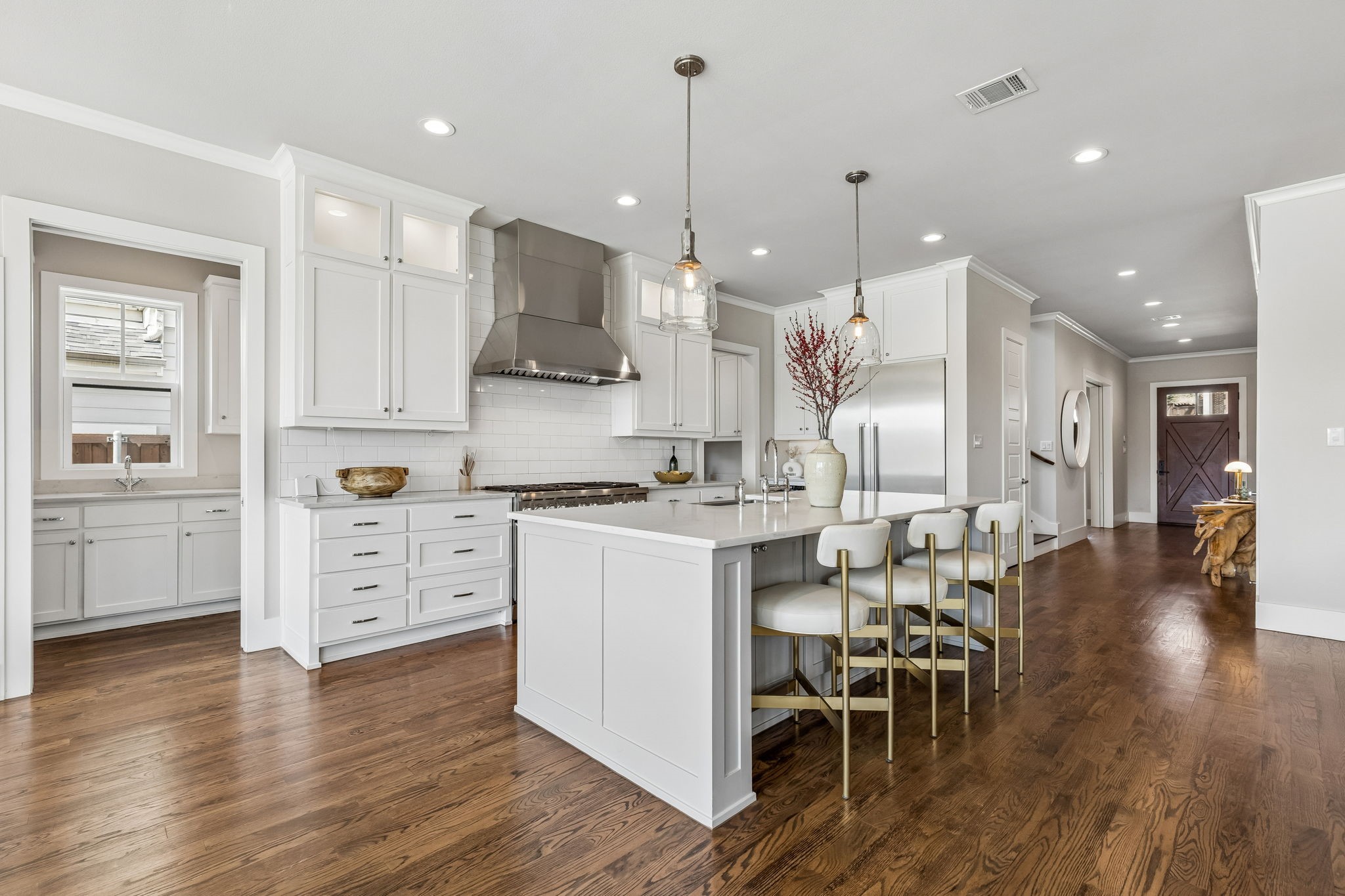 6914 La Vista Drive