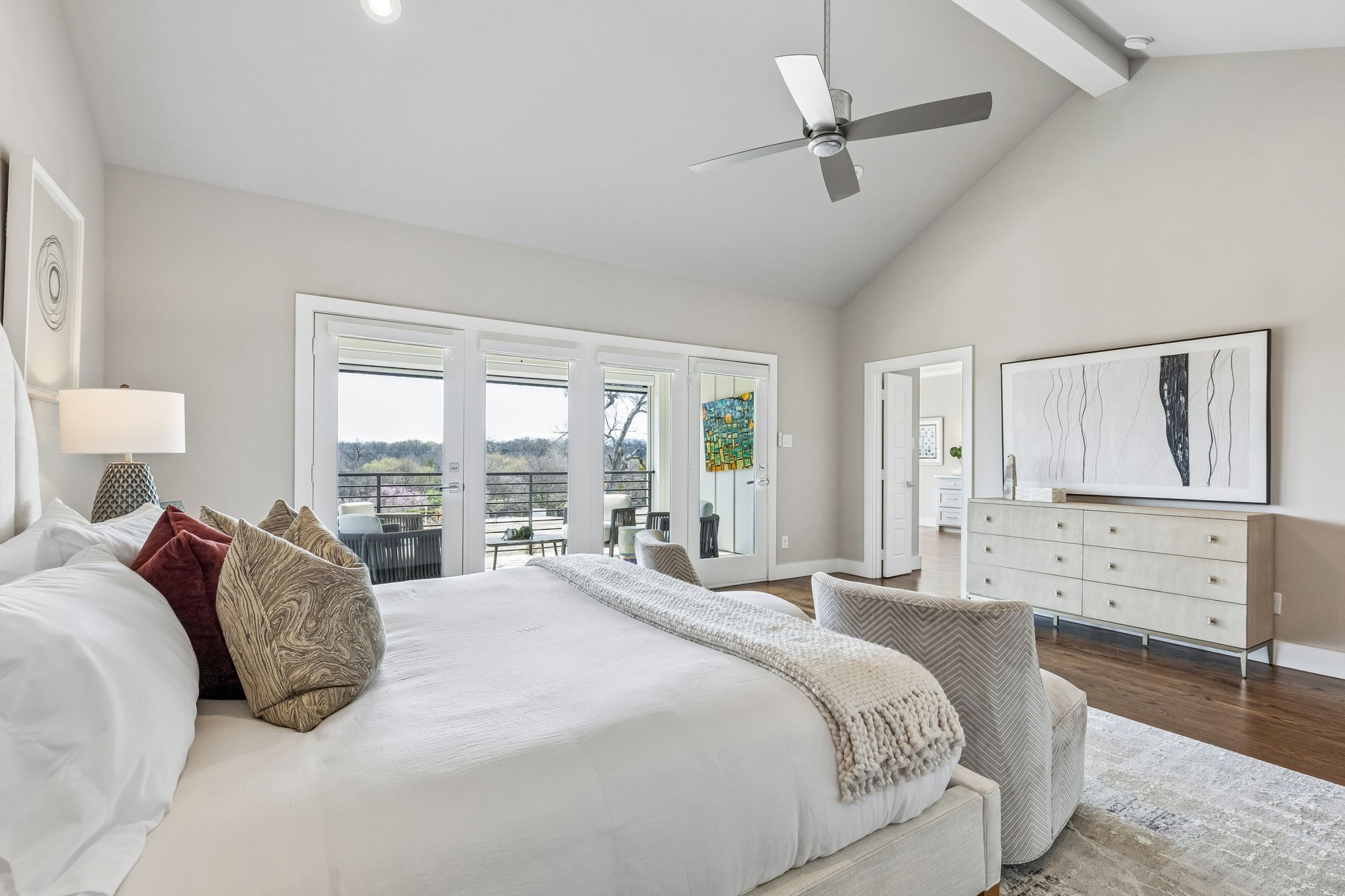6914 La Vista Drive
