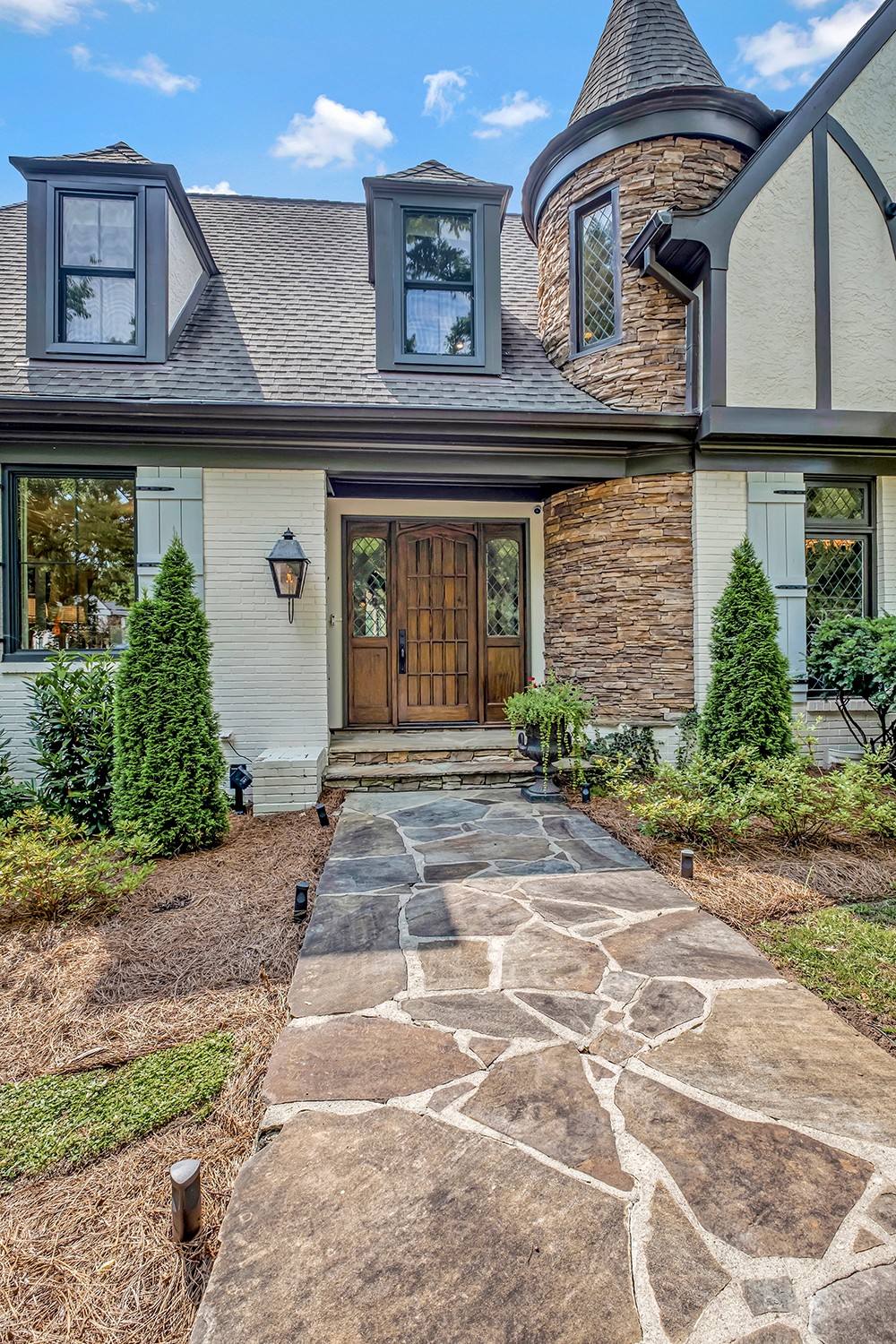 709 Lynnwood Blvd