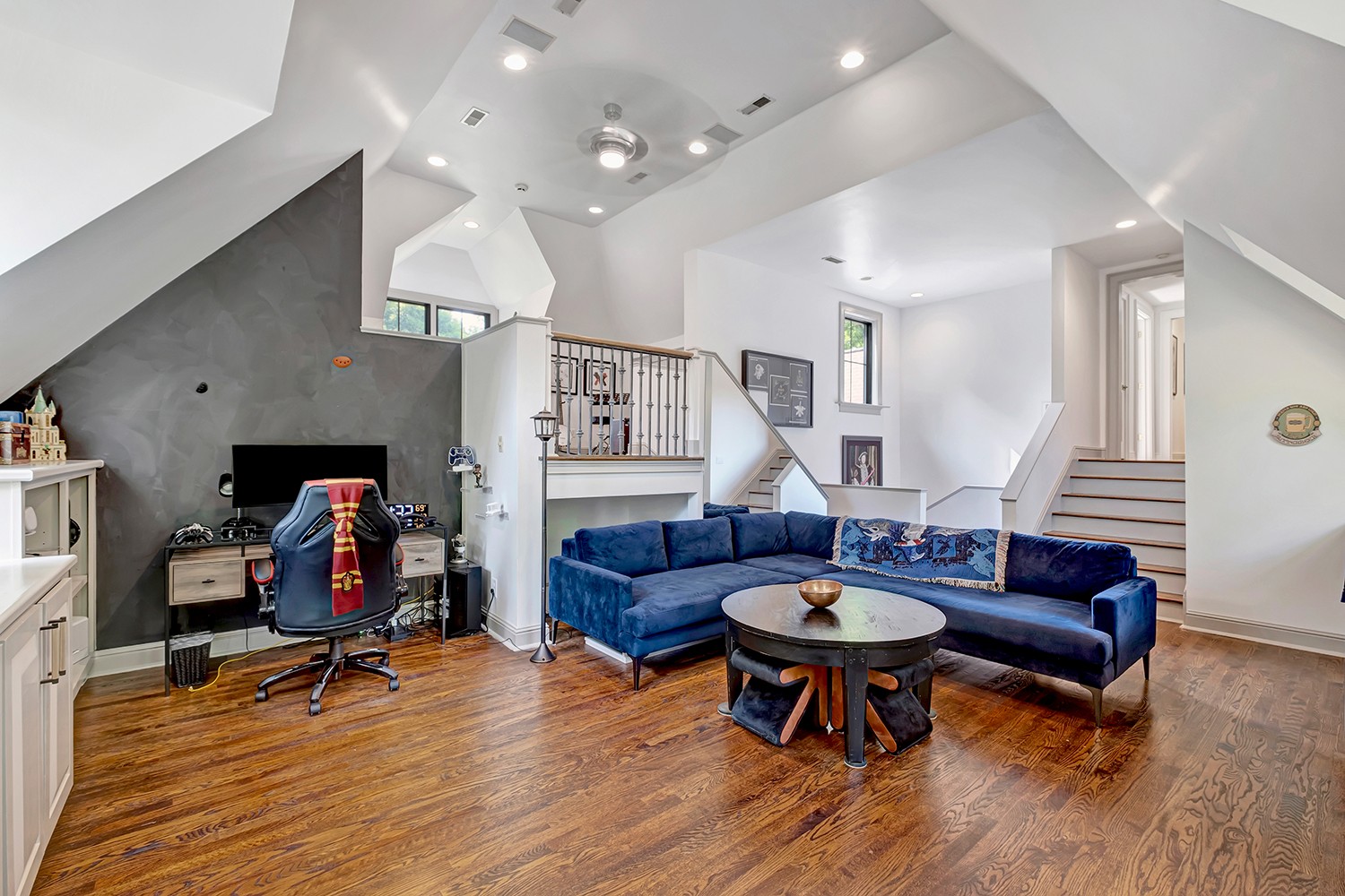 709 Lynnwood Blvd