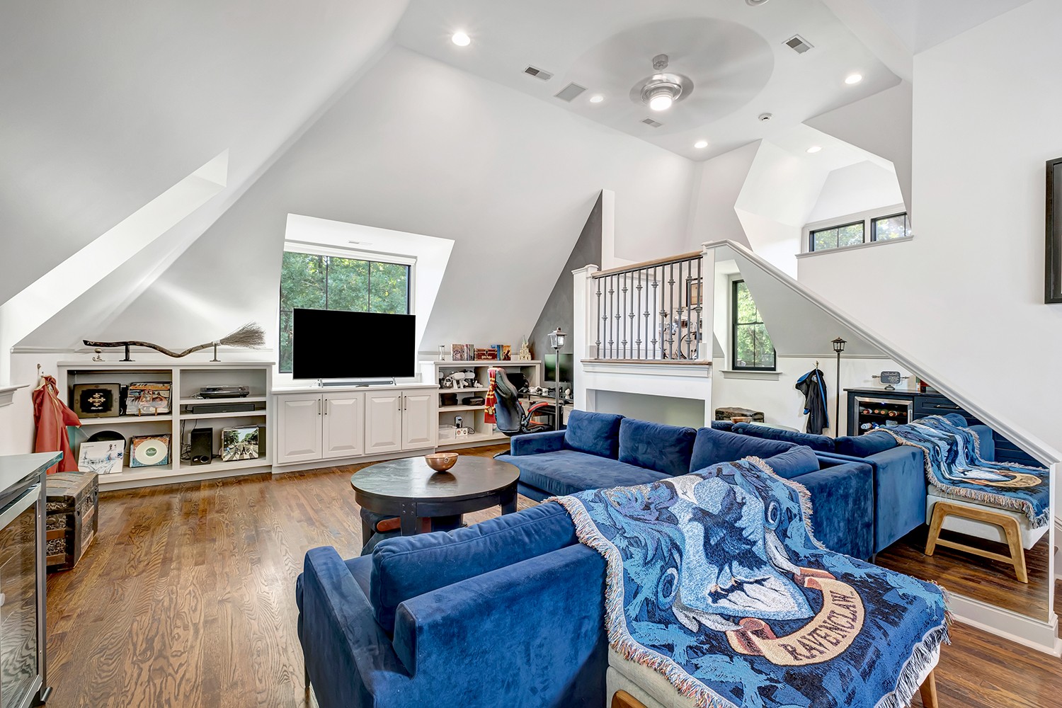 709 Lynnwood Blvd