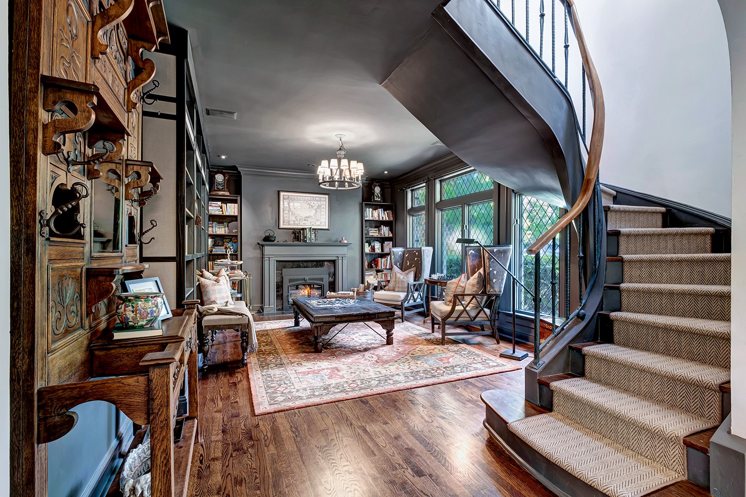709 Lynnwood Blvd