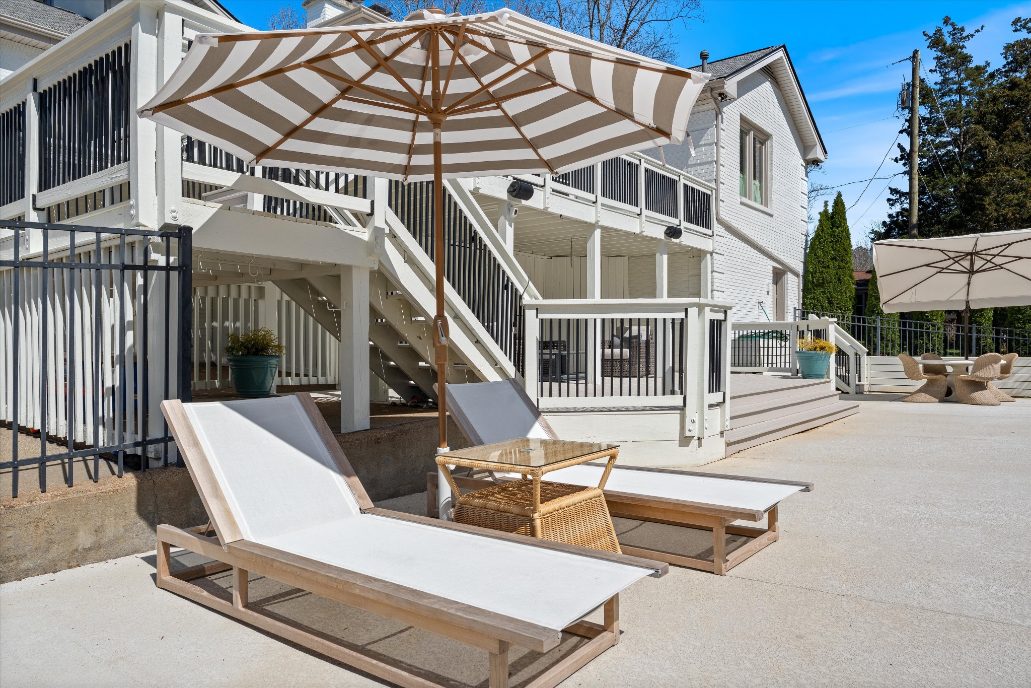 5929 Robert E Lee Dr