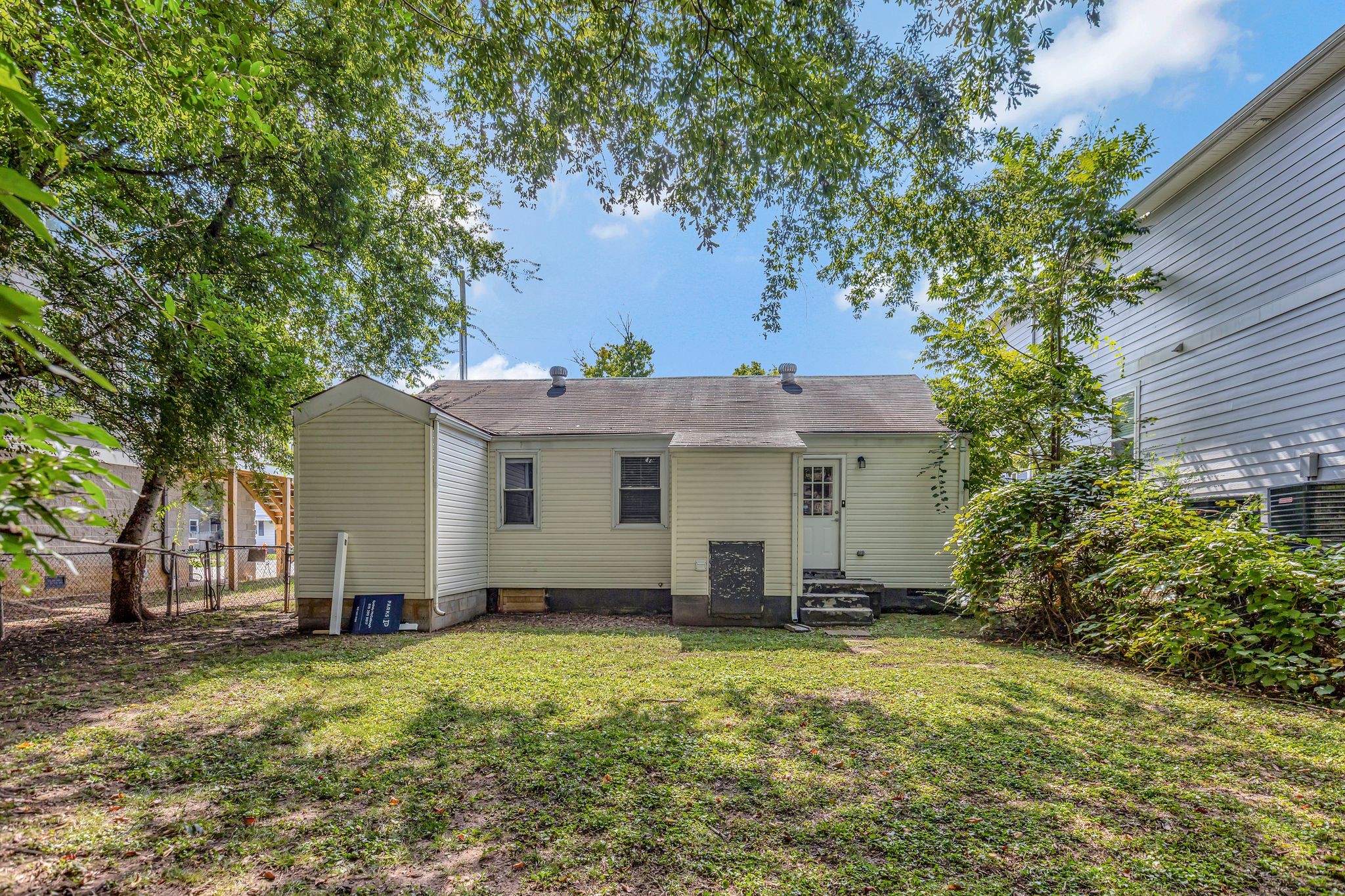 5814 Couch Dr