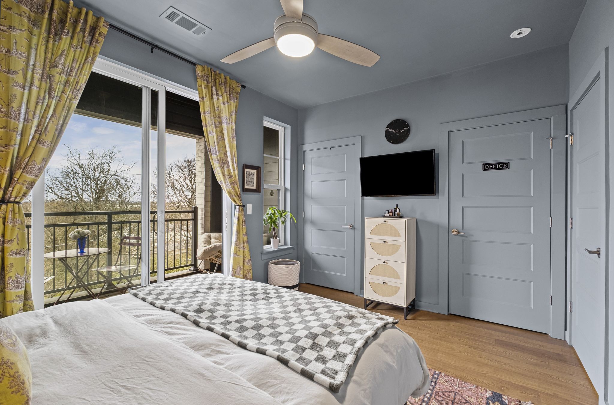 600 E Trinity Ln Unit: 118