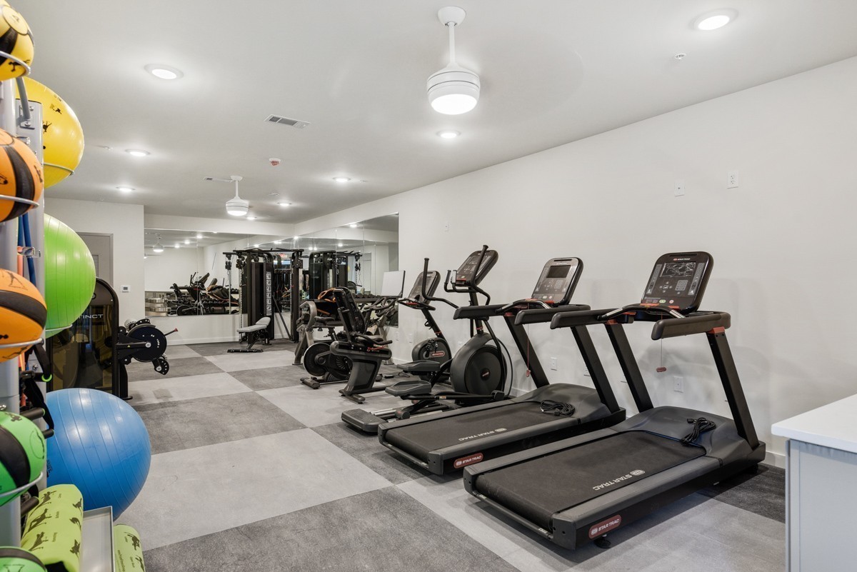 600 E Trinity Ln Unit: 118