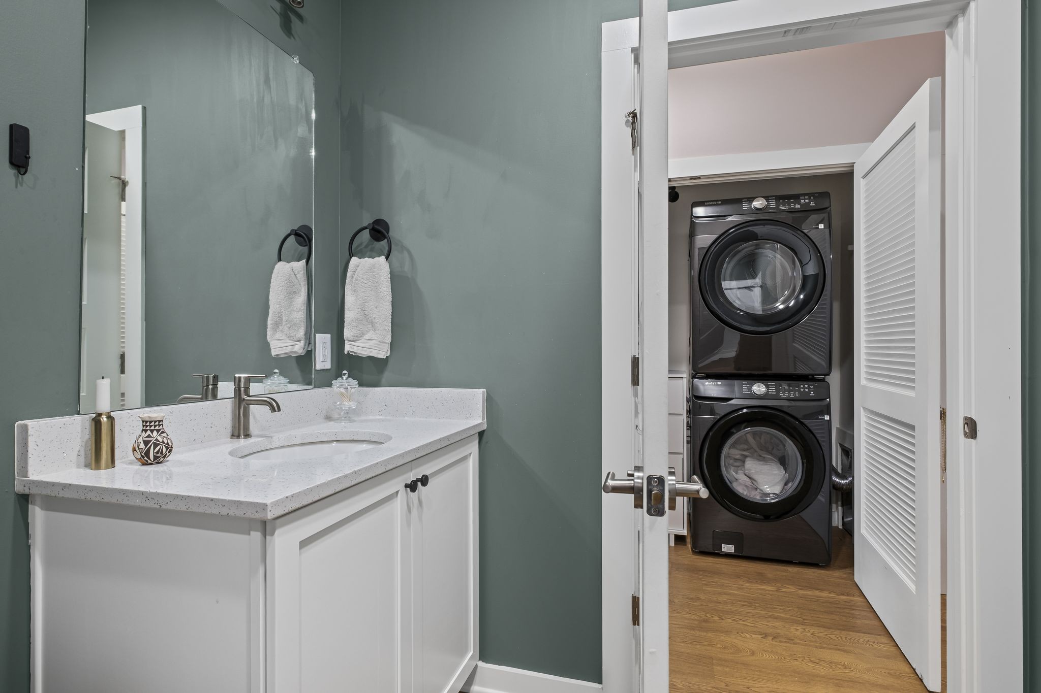 600 E Trinity Ln Unit: 118