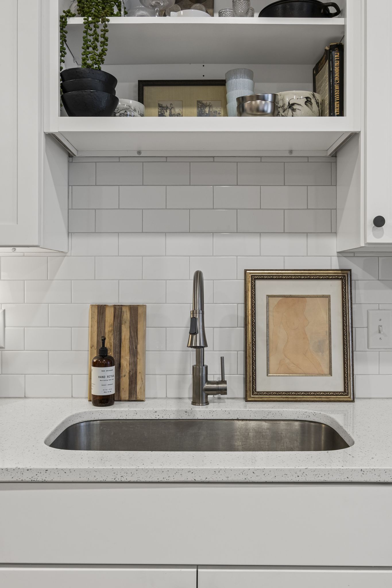 600 E Trinity Ln Unit: 118