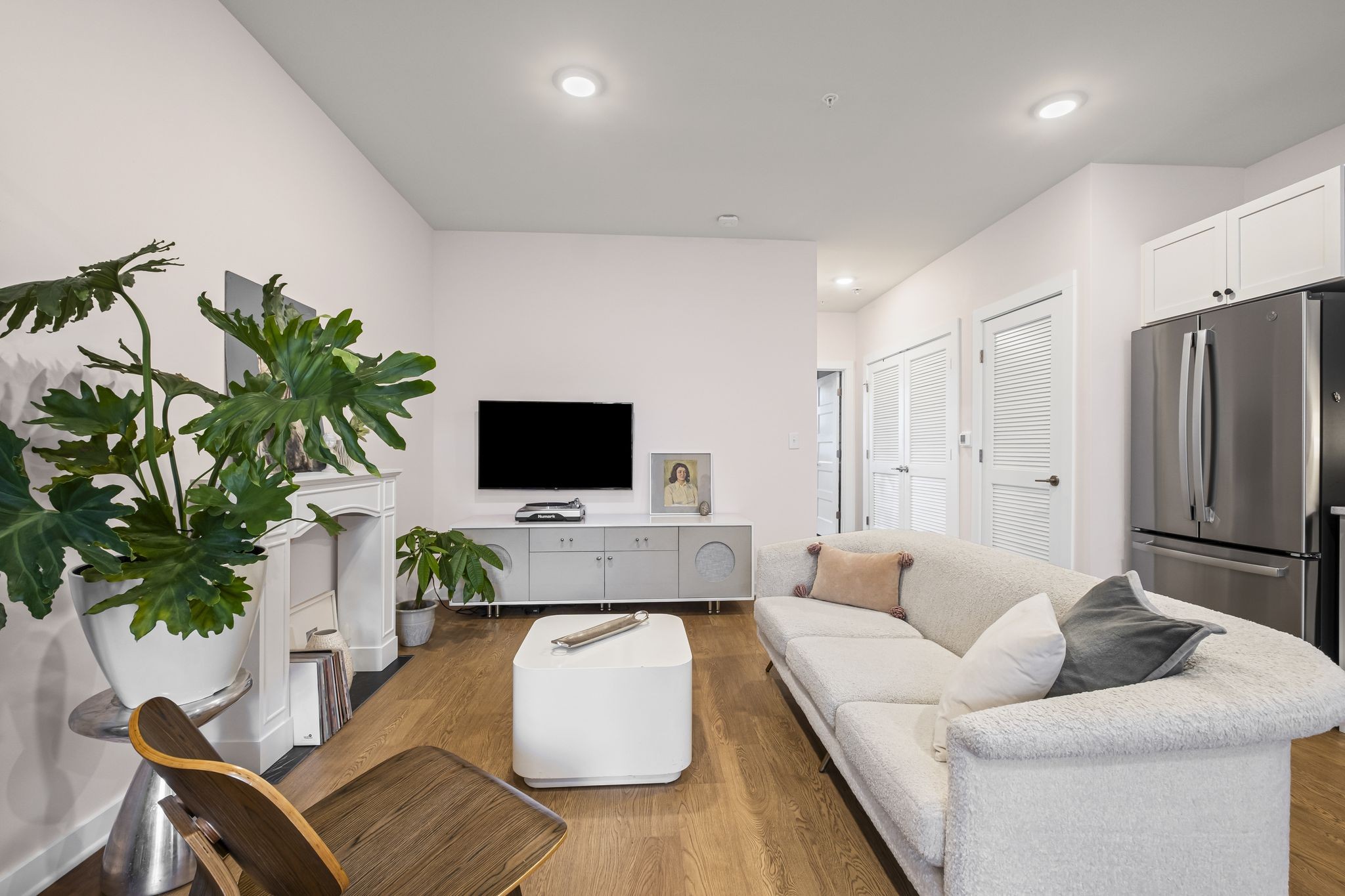 600 E Trinity Ln Unit: 118